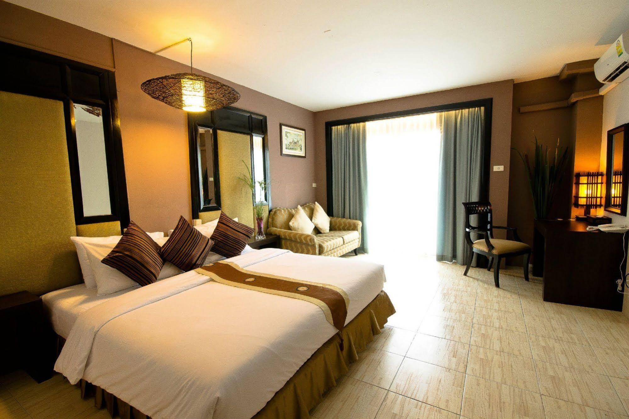 Royal View - Rang Nam Hotel Bangkok