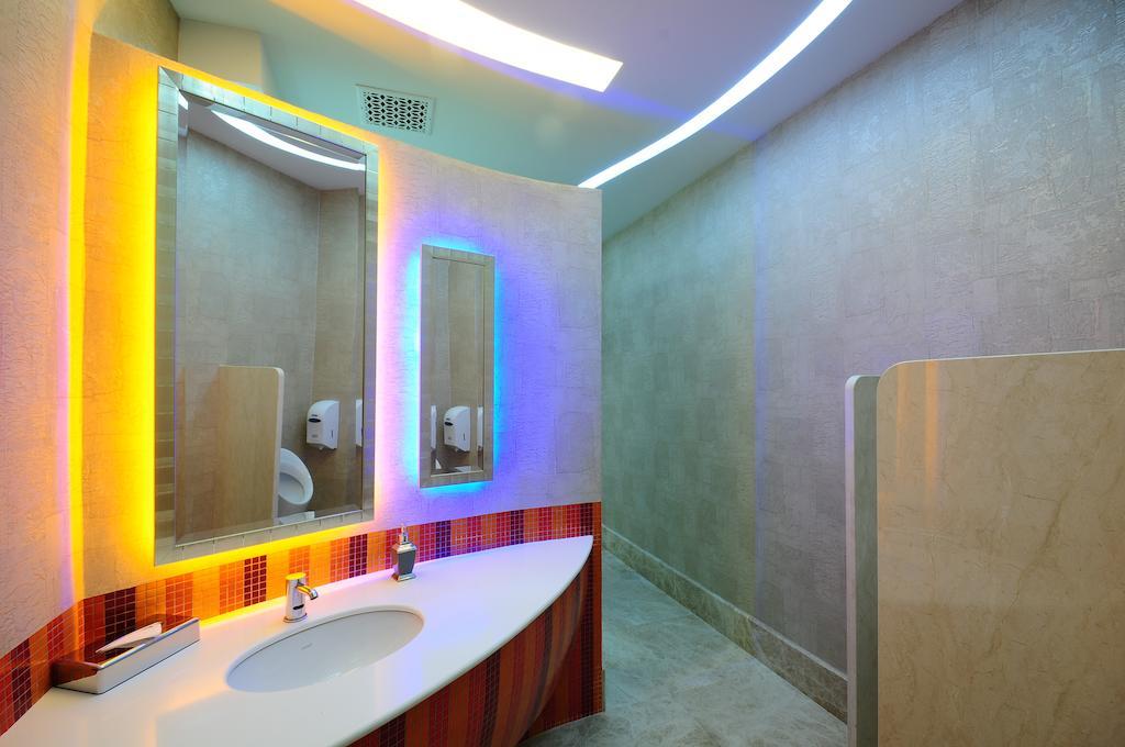 One One Hotel 3*