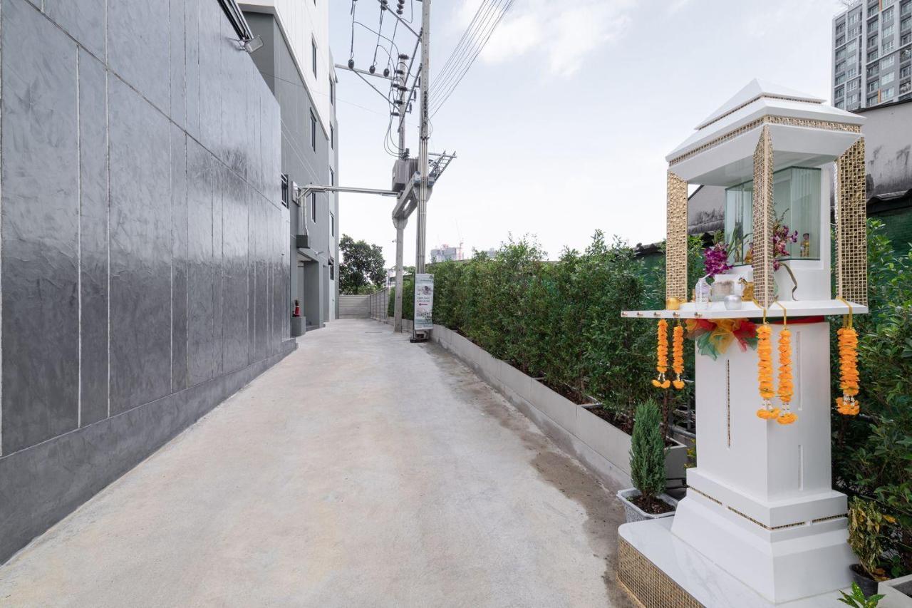 Aqua Residences: New Near Wutthakat Bts Station *