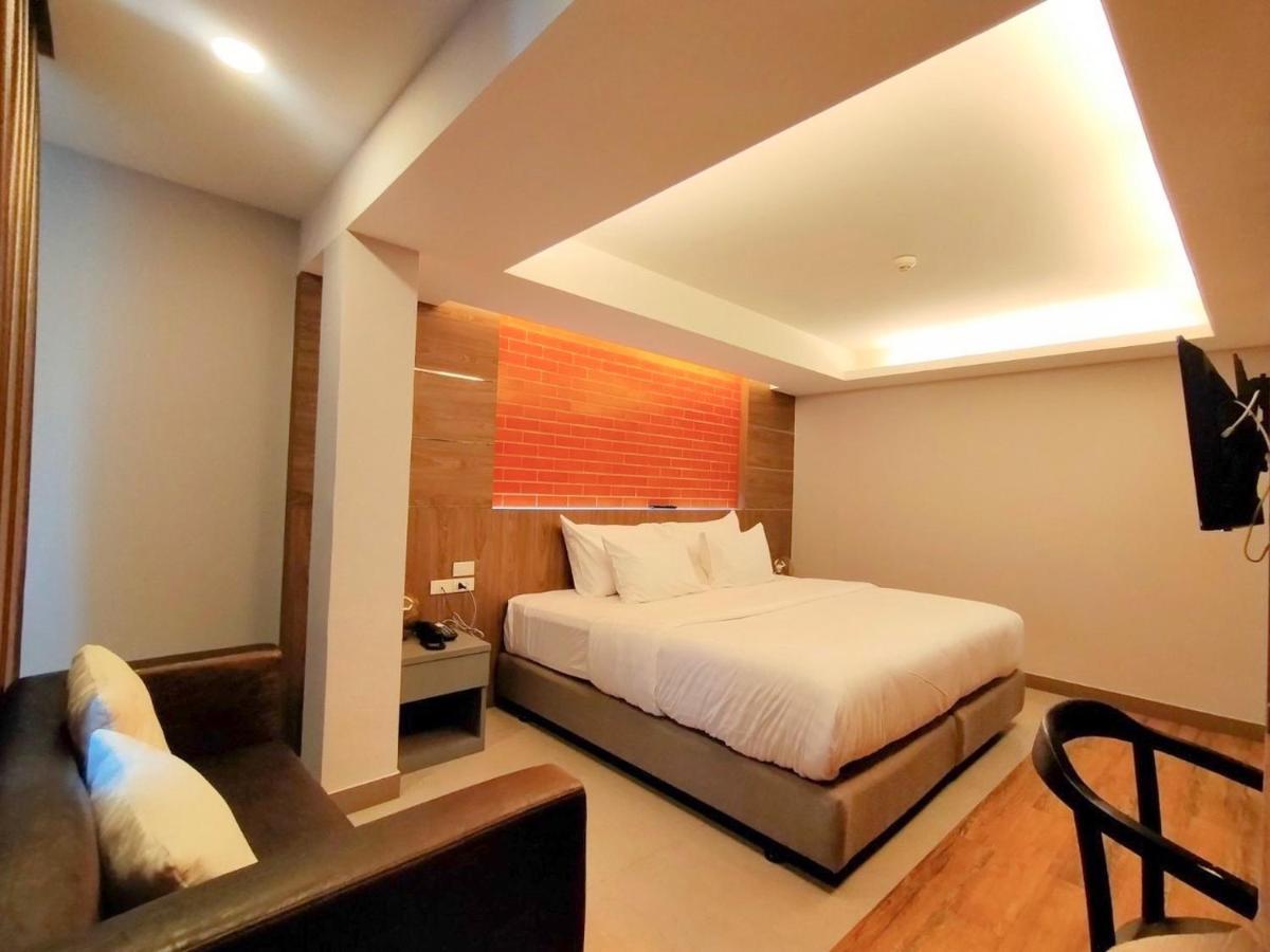 V20 Boutique Jacuzzi Hotel