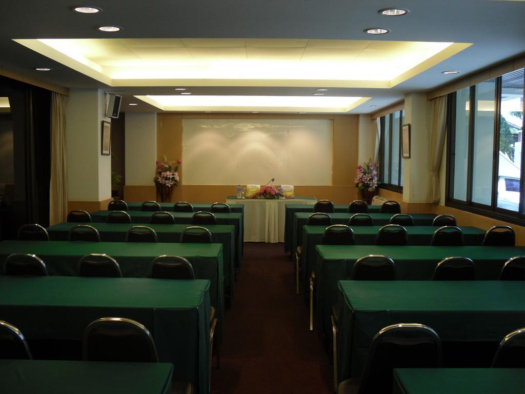 Inn P Park Charansanitwong 2*