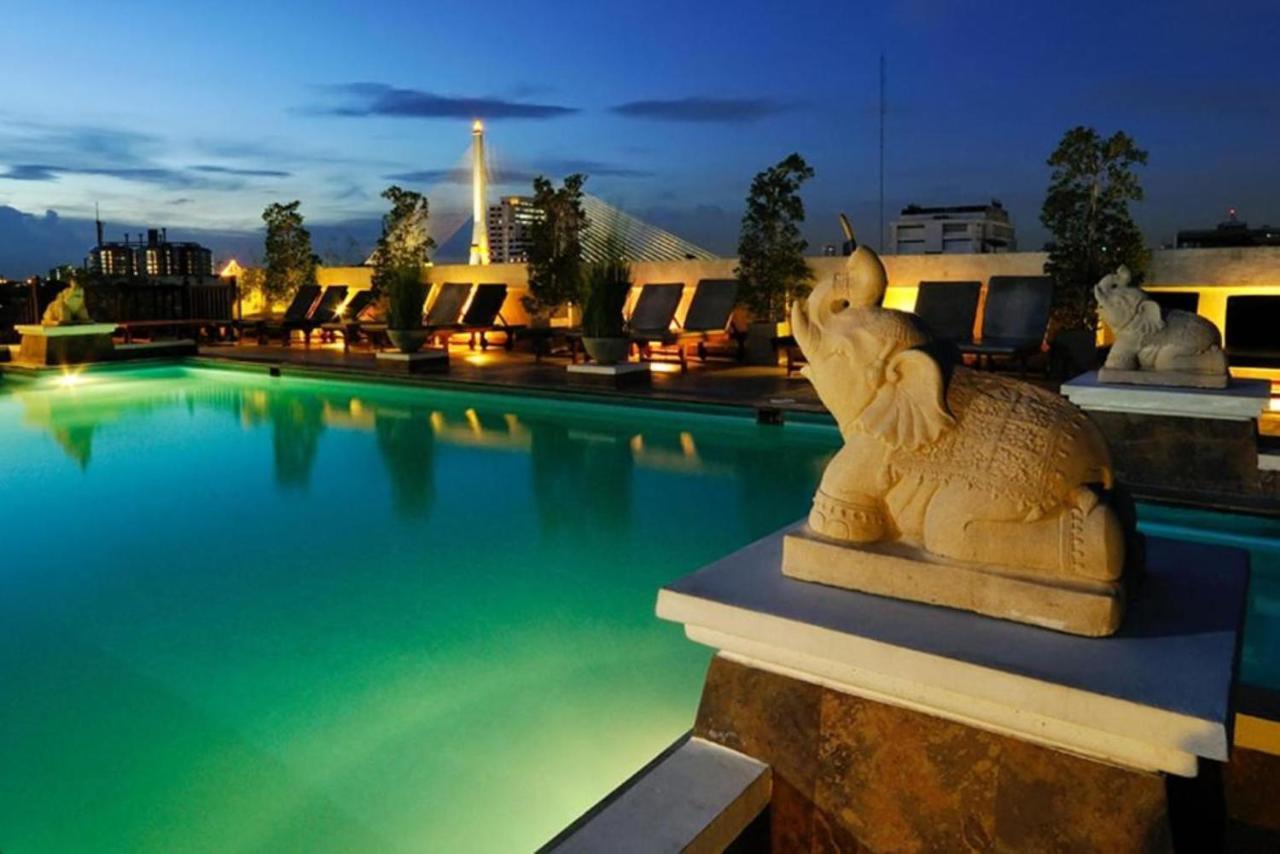 Inn Rambuttri Village Plaza