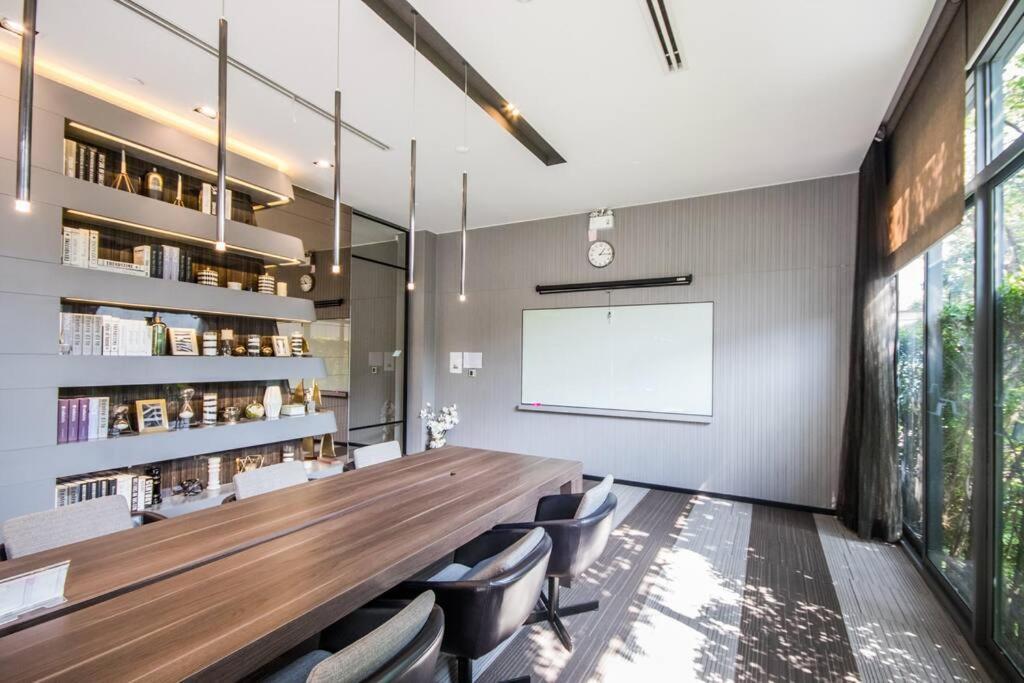 Apartemen Ideo At Bangna Bts Skytrain Station Bangkok