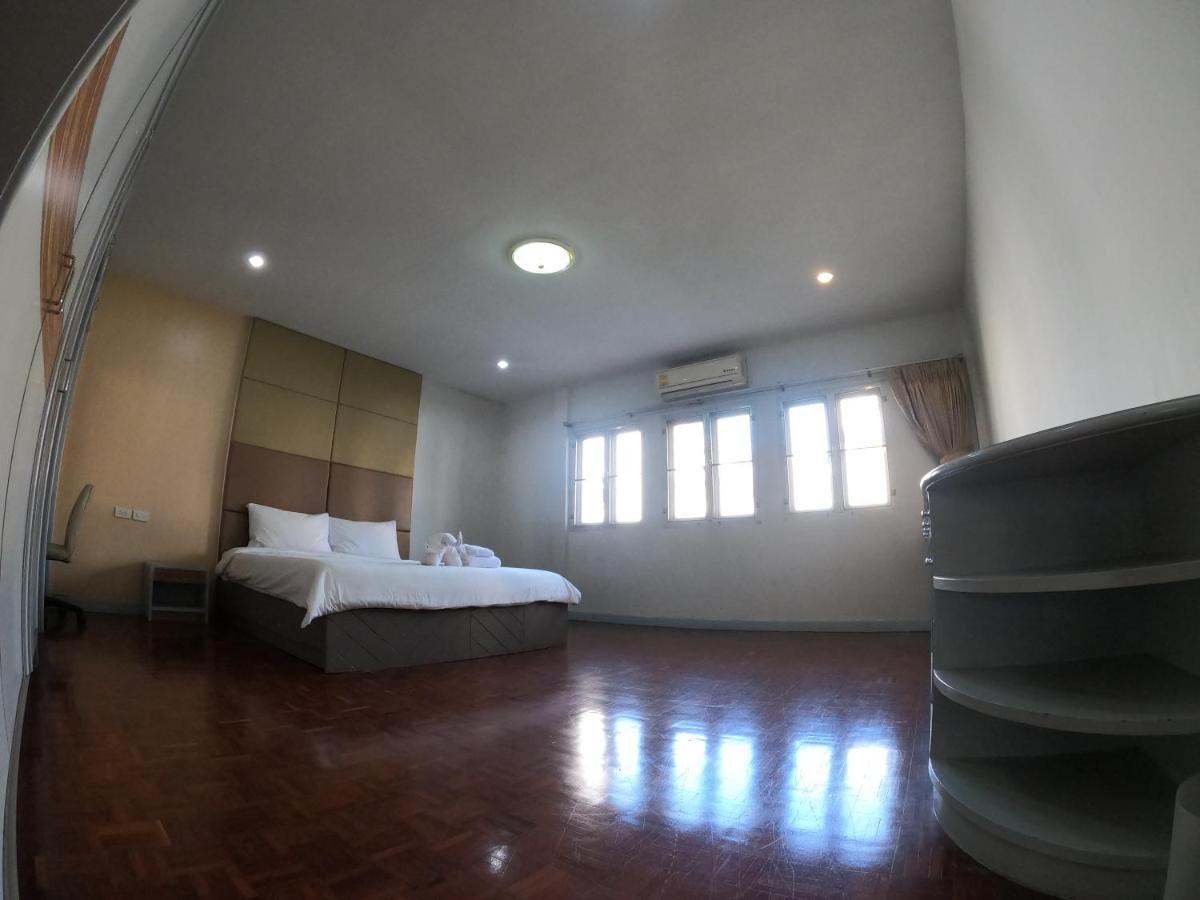 Apartment Palm Springs Bangkok