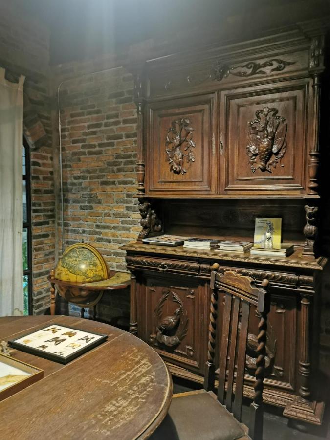 J No.14 Bed & Breakfast