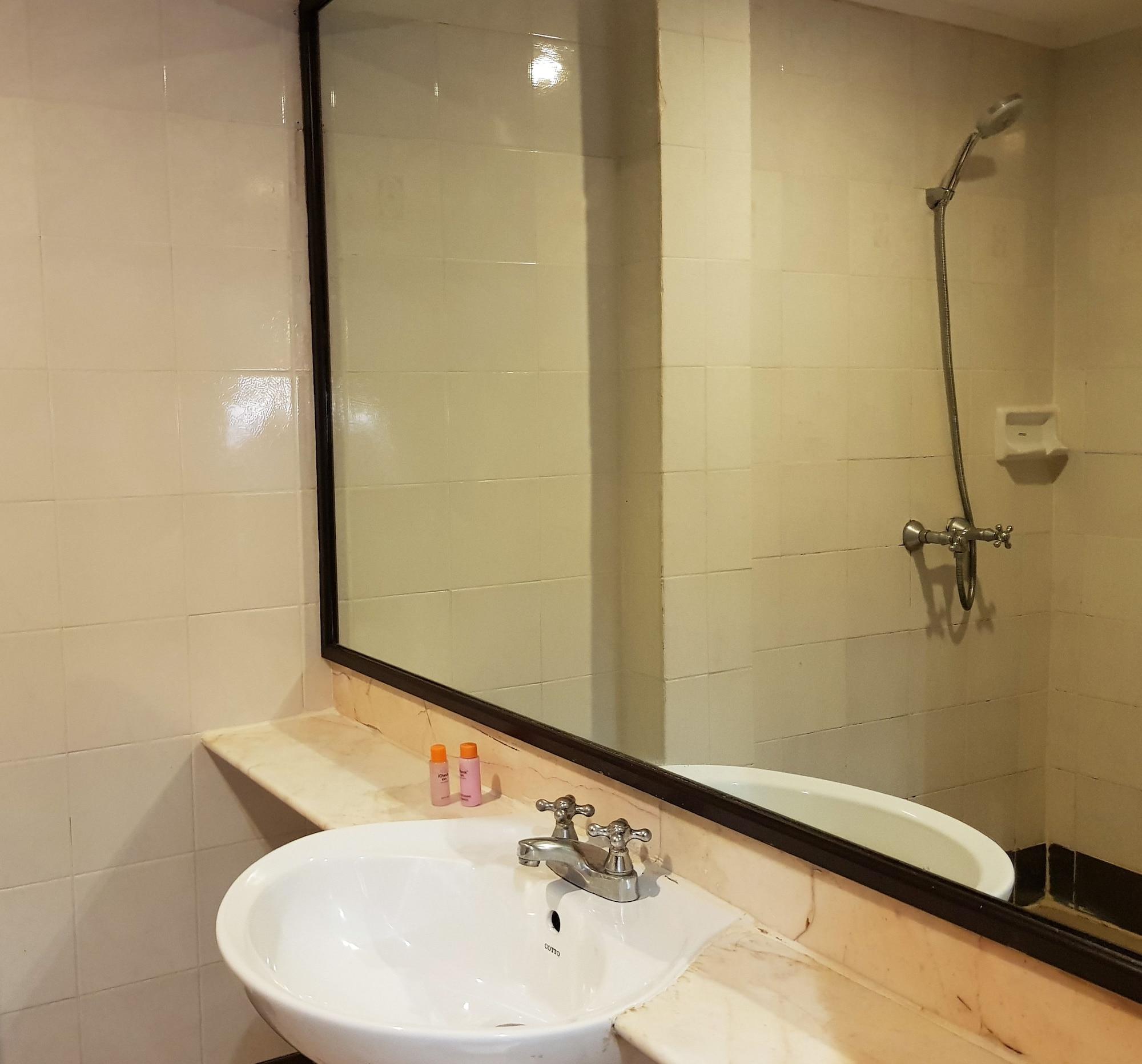 Sukhumvit 18 By Icheck Apartment *