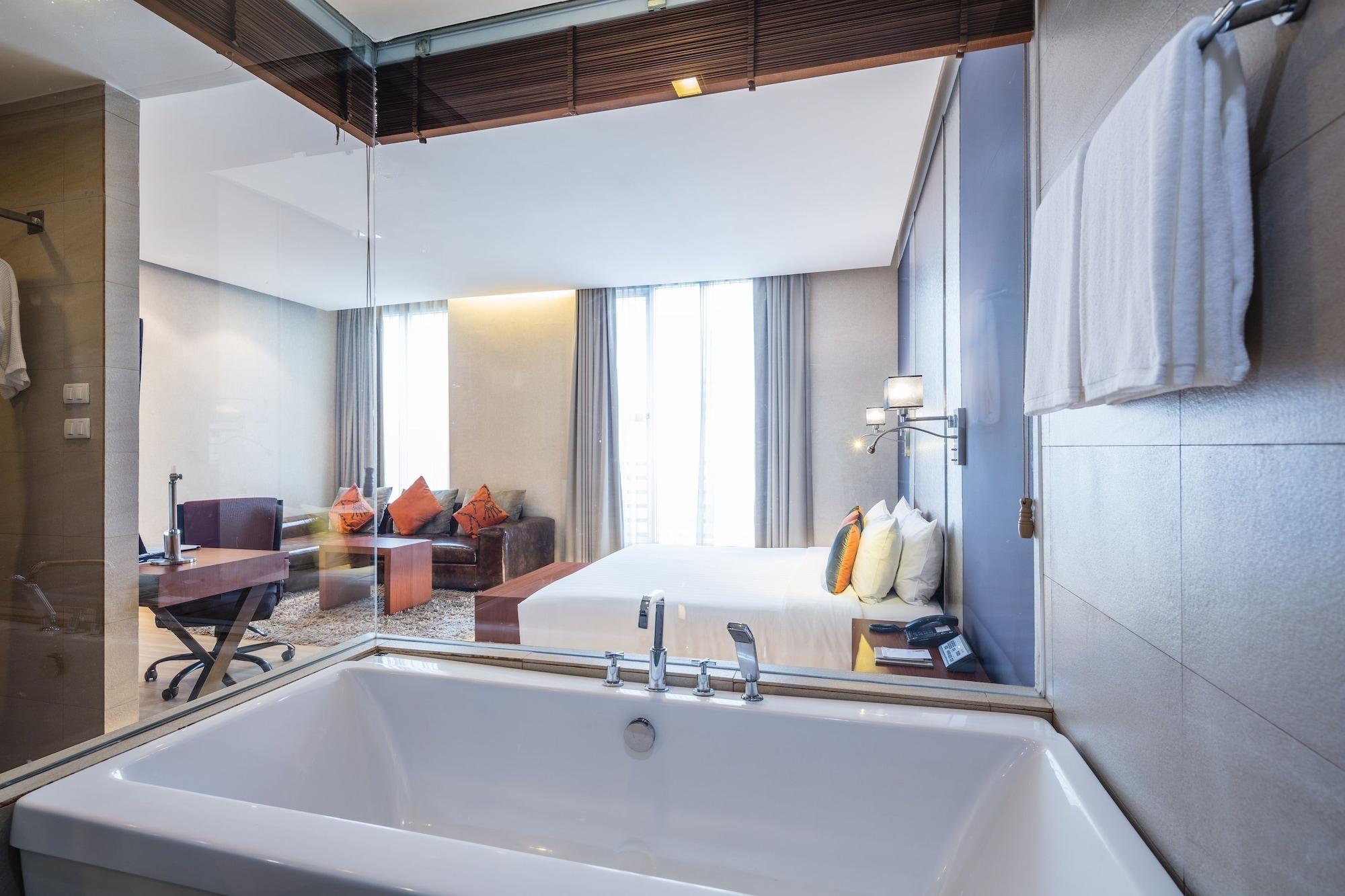 Solo, Sukhumvit 2, - Sha Extra Hotel Bangkok