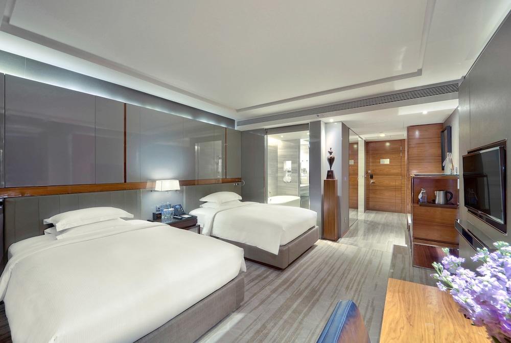 Hilton Sukhumvit 5*