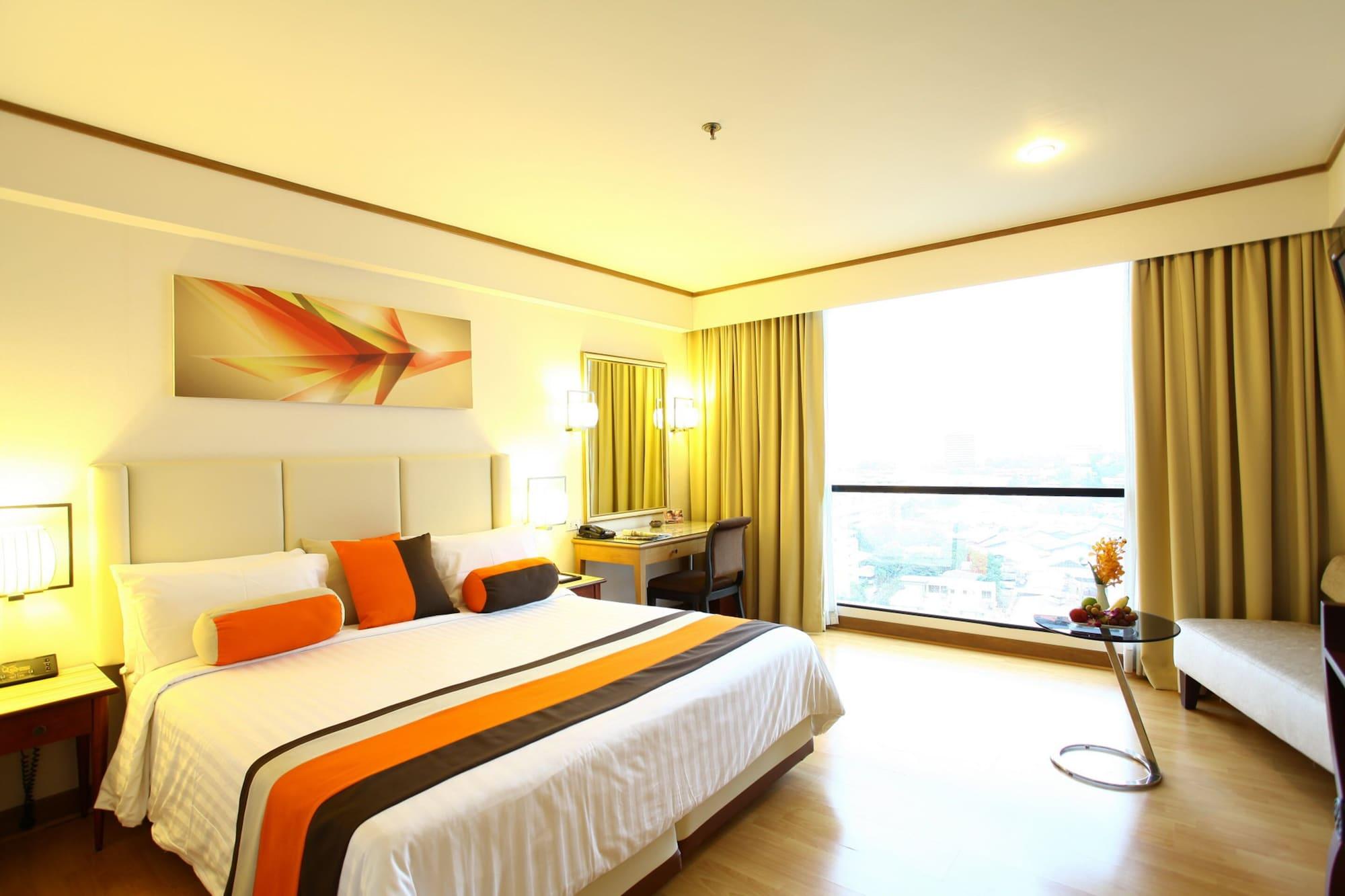 Hotel The Four Wings 4*