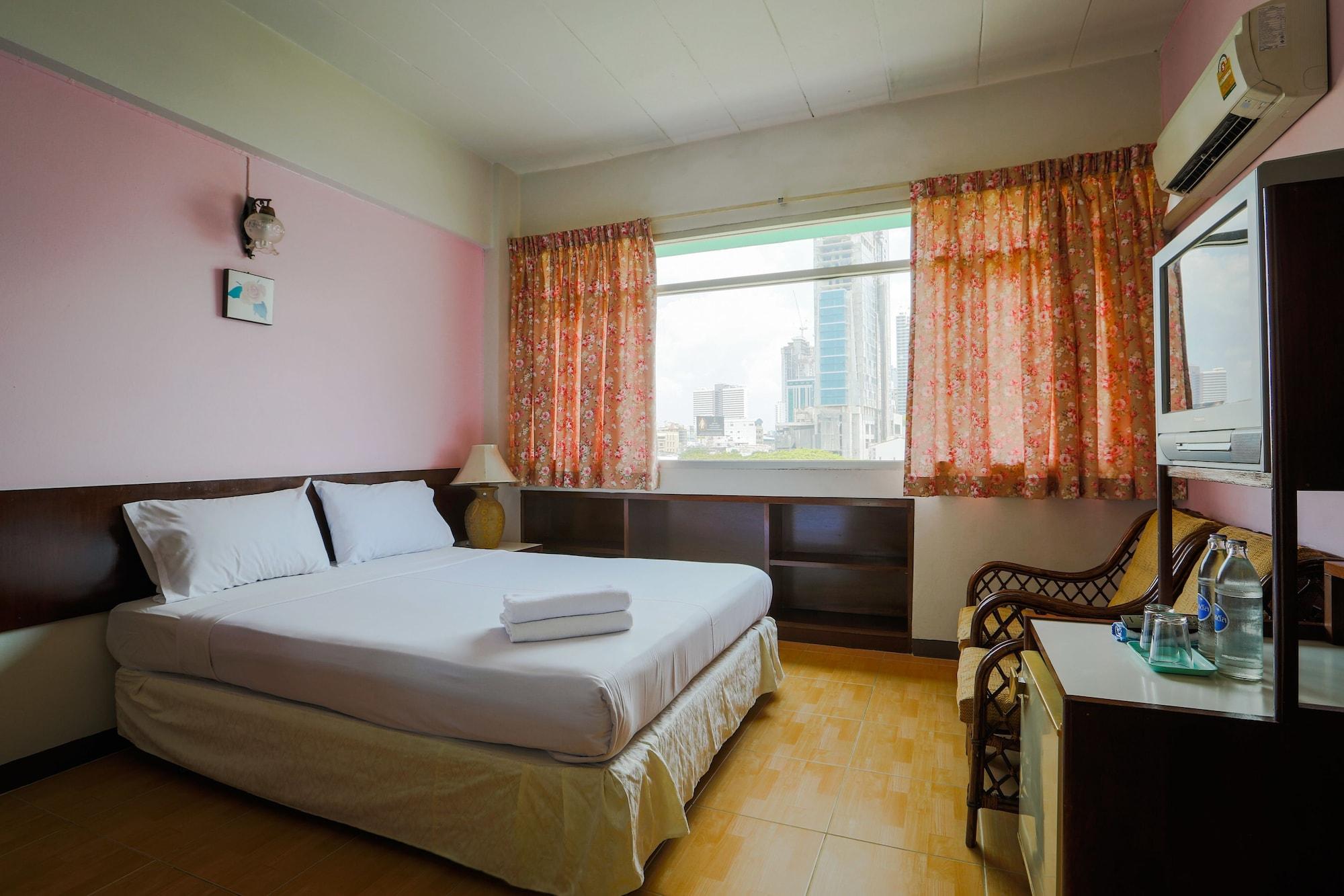 Ruamchitt Travelodge Hotel 3*