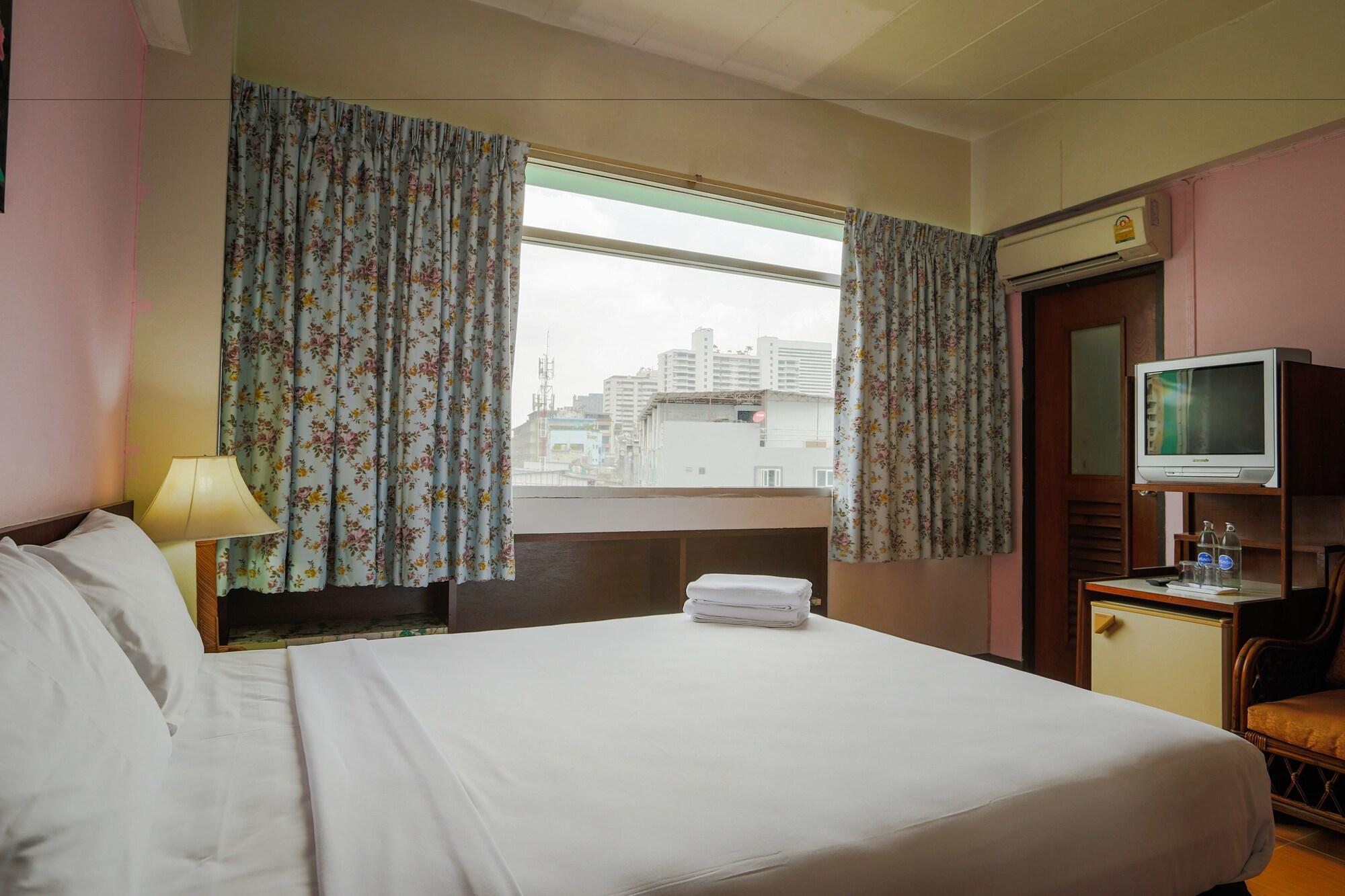 Hotel Ruamchitt Travelodge Bangkok