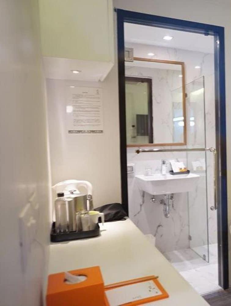 S Box Sukhumvit 3*