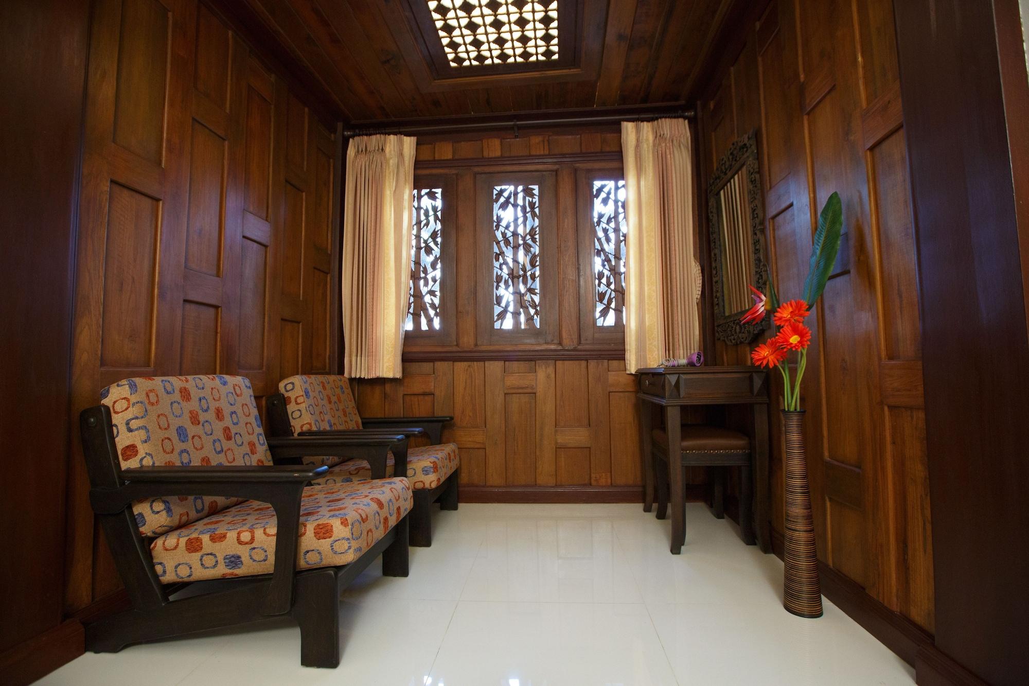 Chang Siam Inn 2*