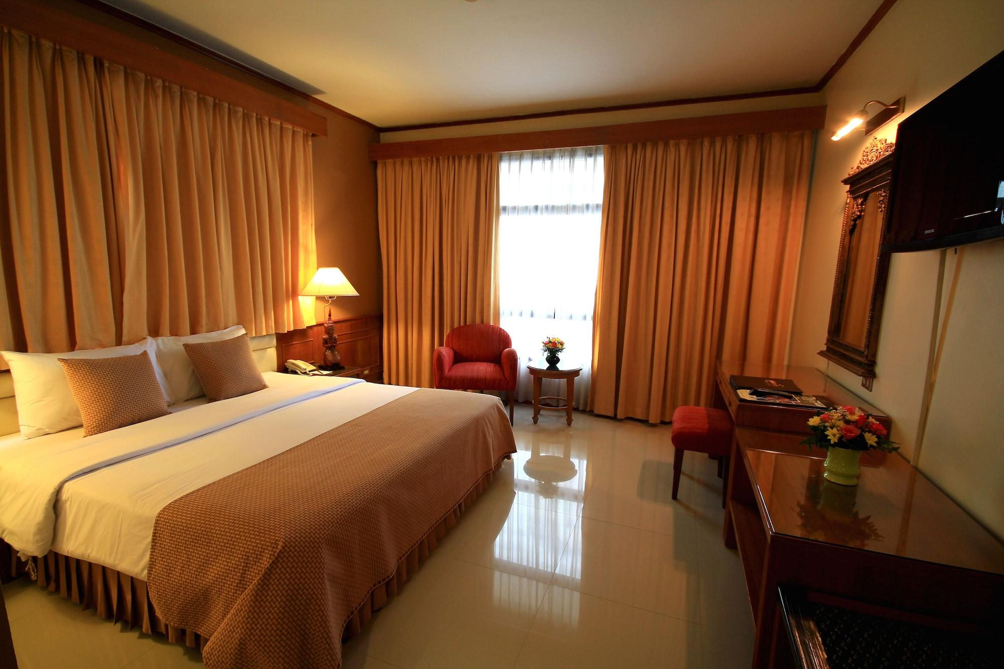 Pinnacle Lumpinee Park Hotel
