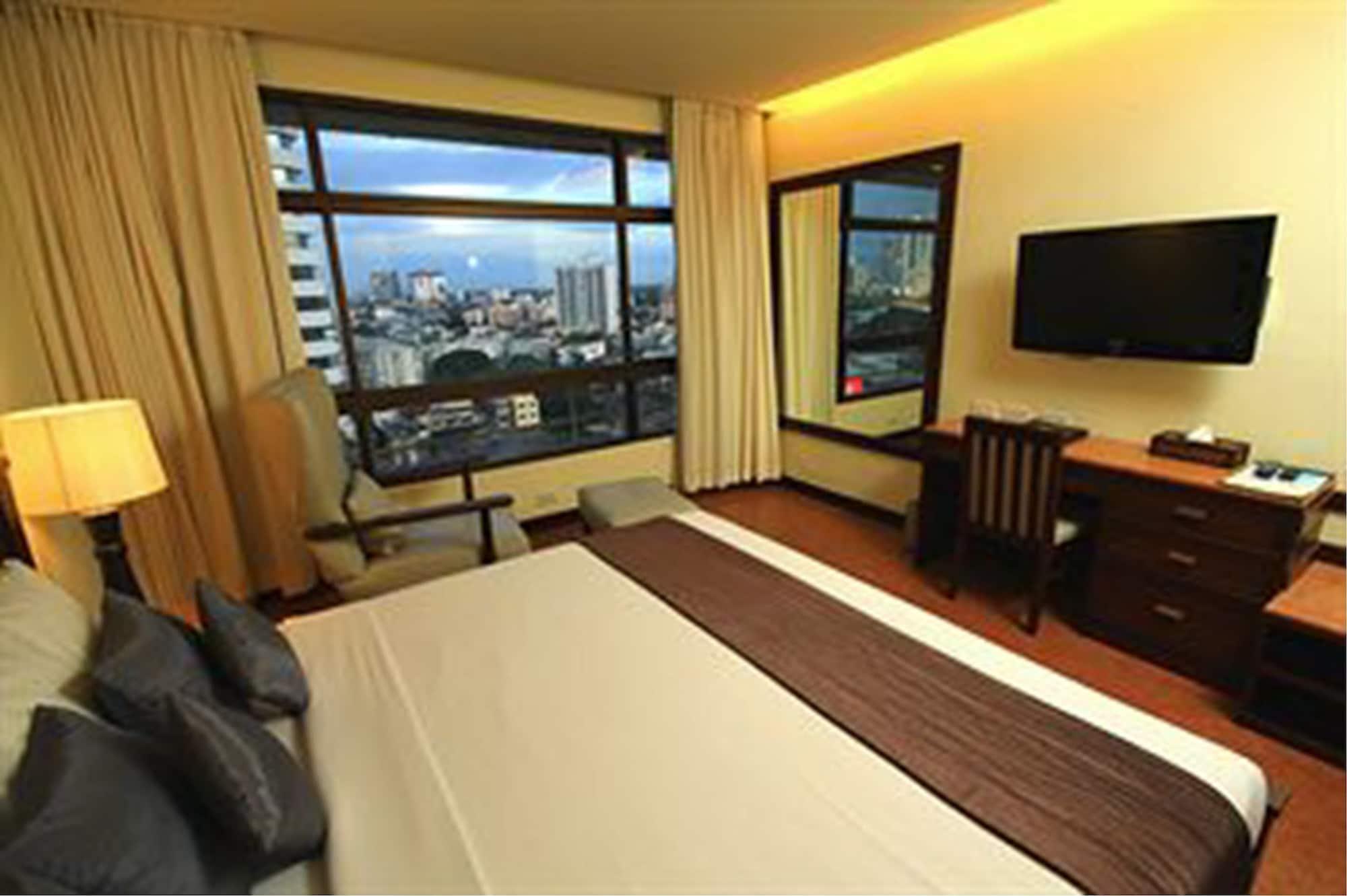 Hotel Pinnacle Lumpinee Park