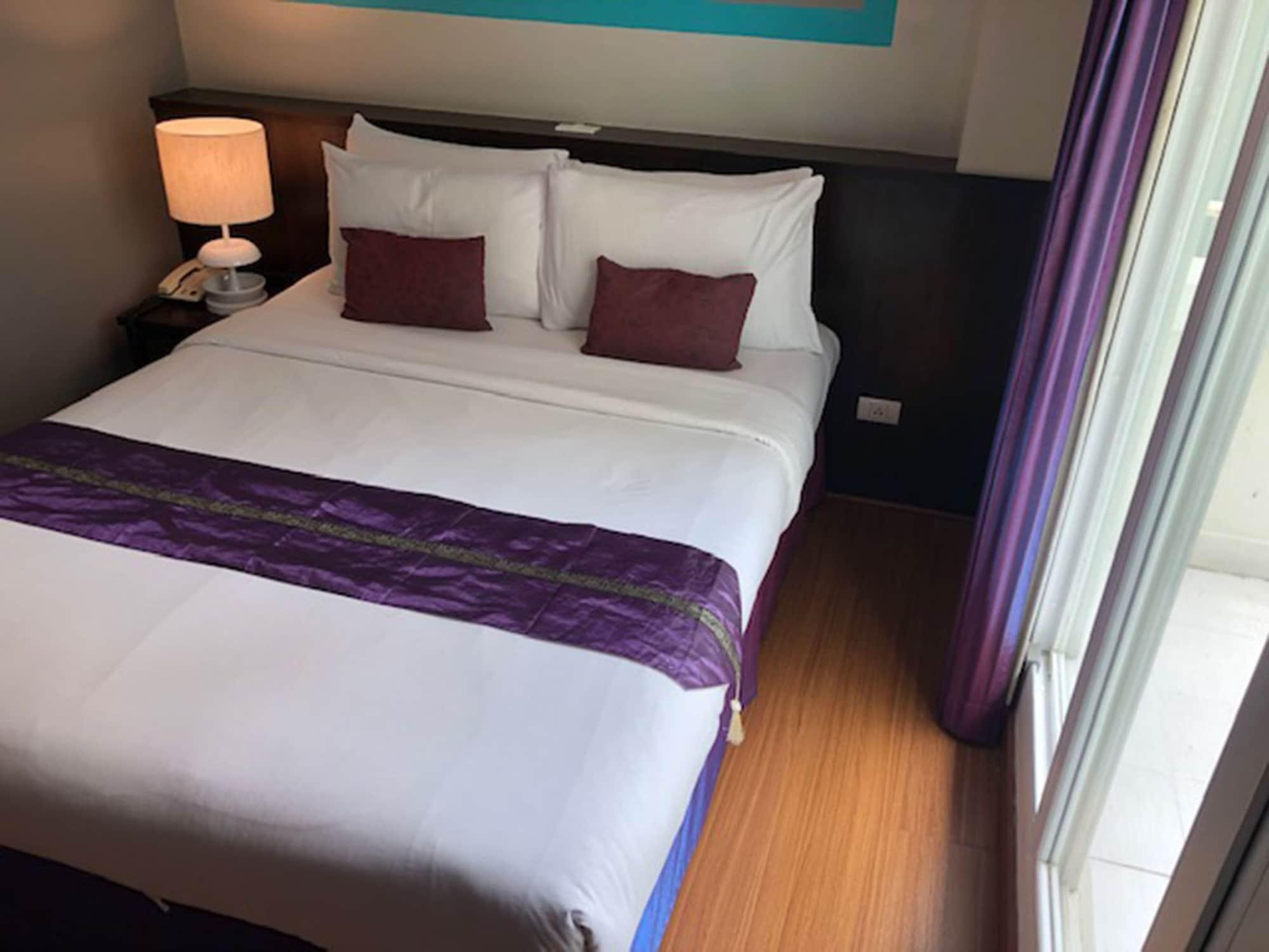 Sawasdee @ Sukhumvit Soi 8 Hotel