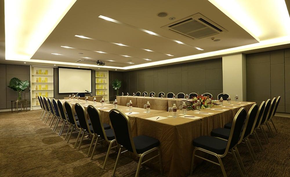 Bangna Pride & Hotel