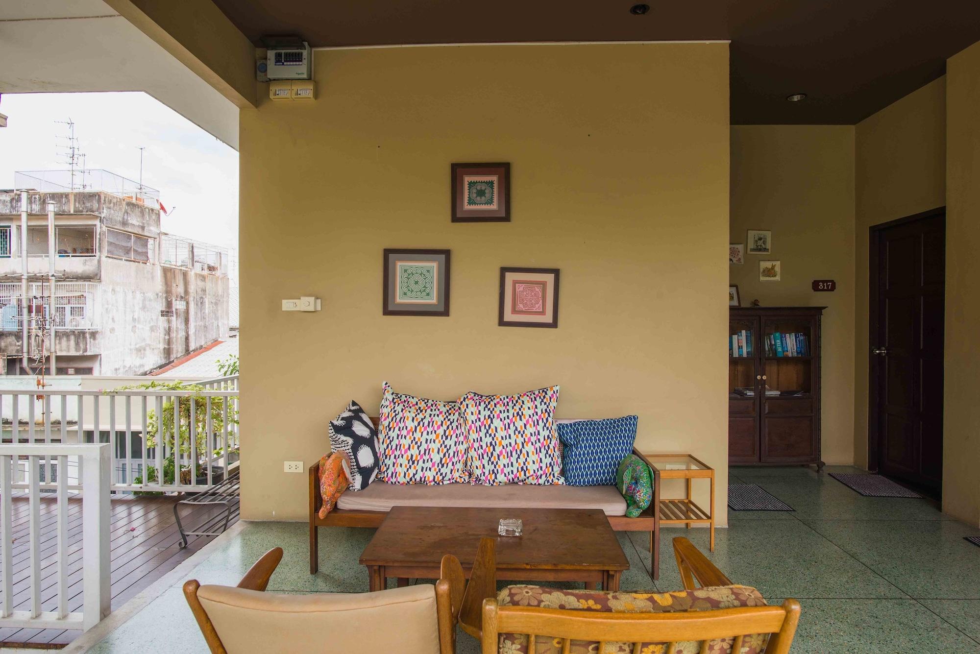 Feung Nakorn Balcony And Cafe 3* Bangkok