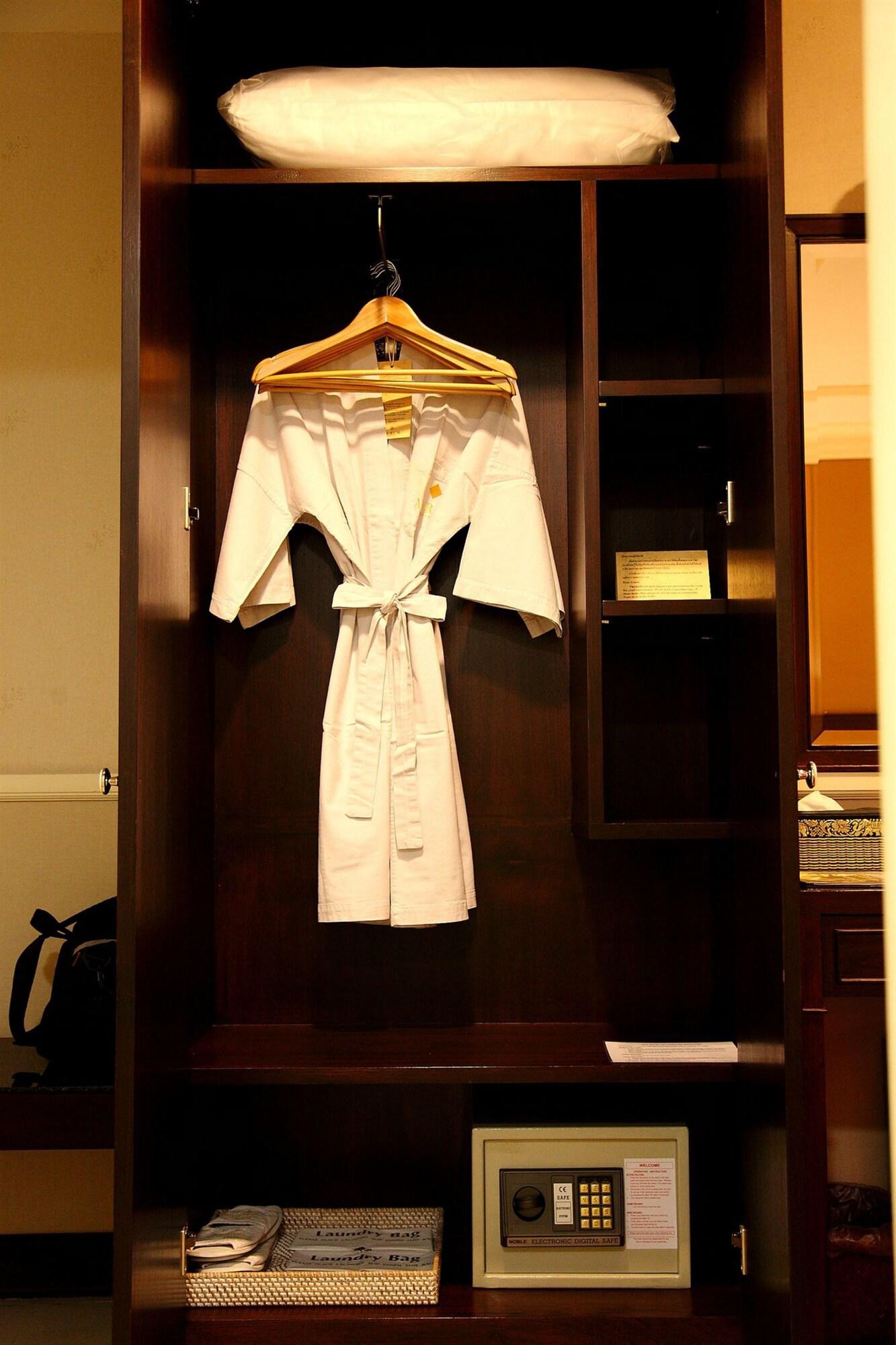 Hotel Aurum The River Place 4*
