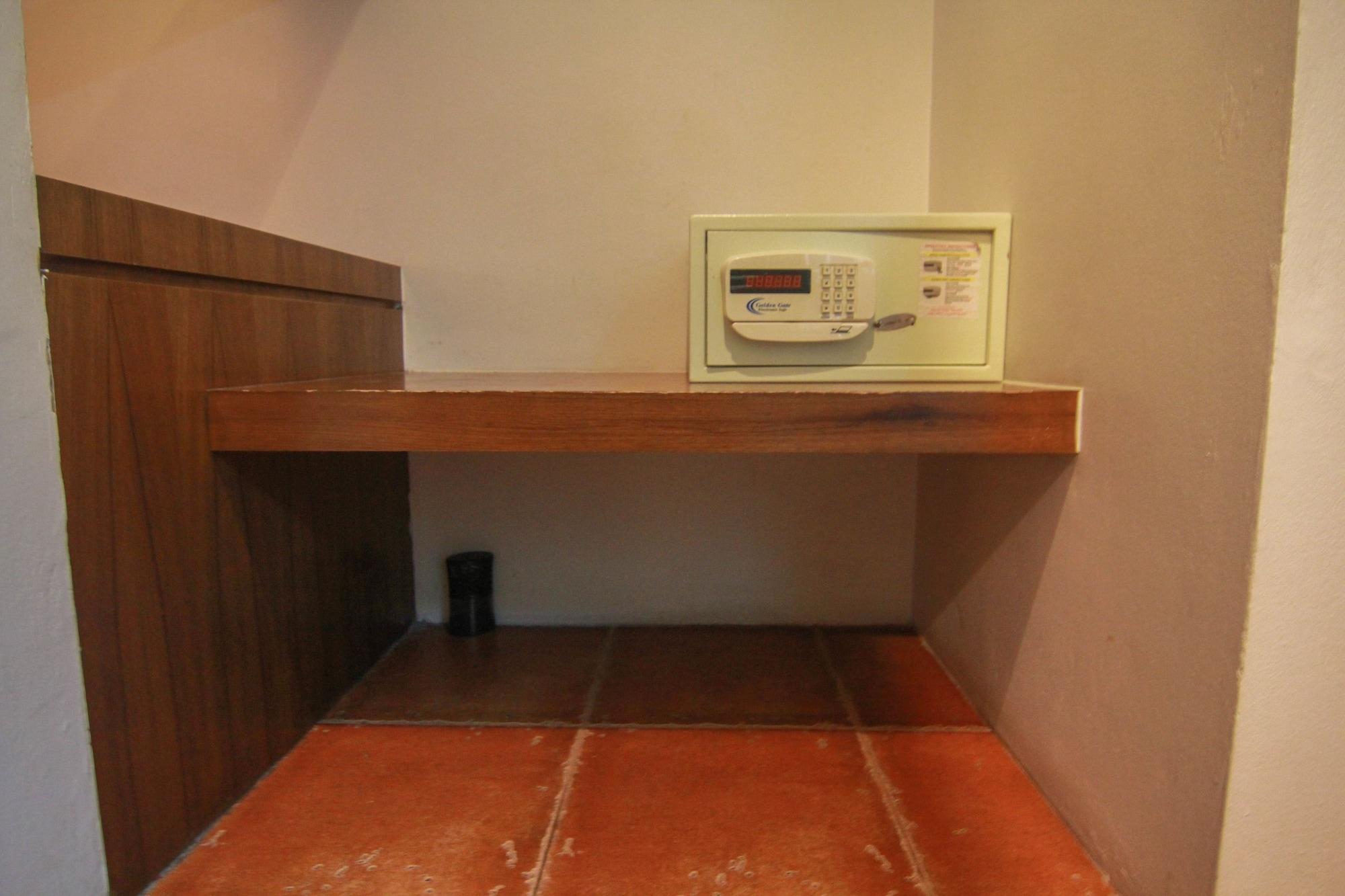 Cha-cha Banglumphu Hotel 3*