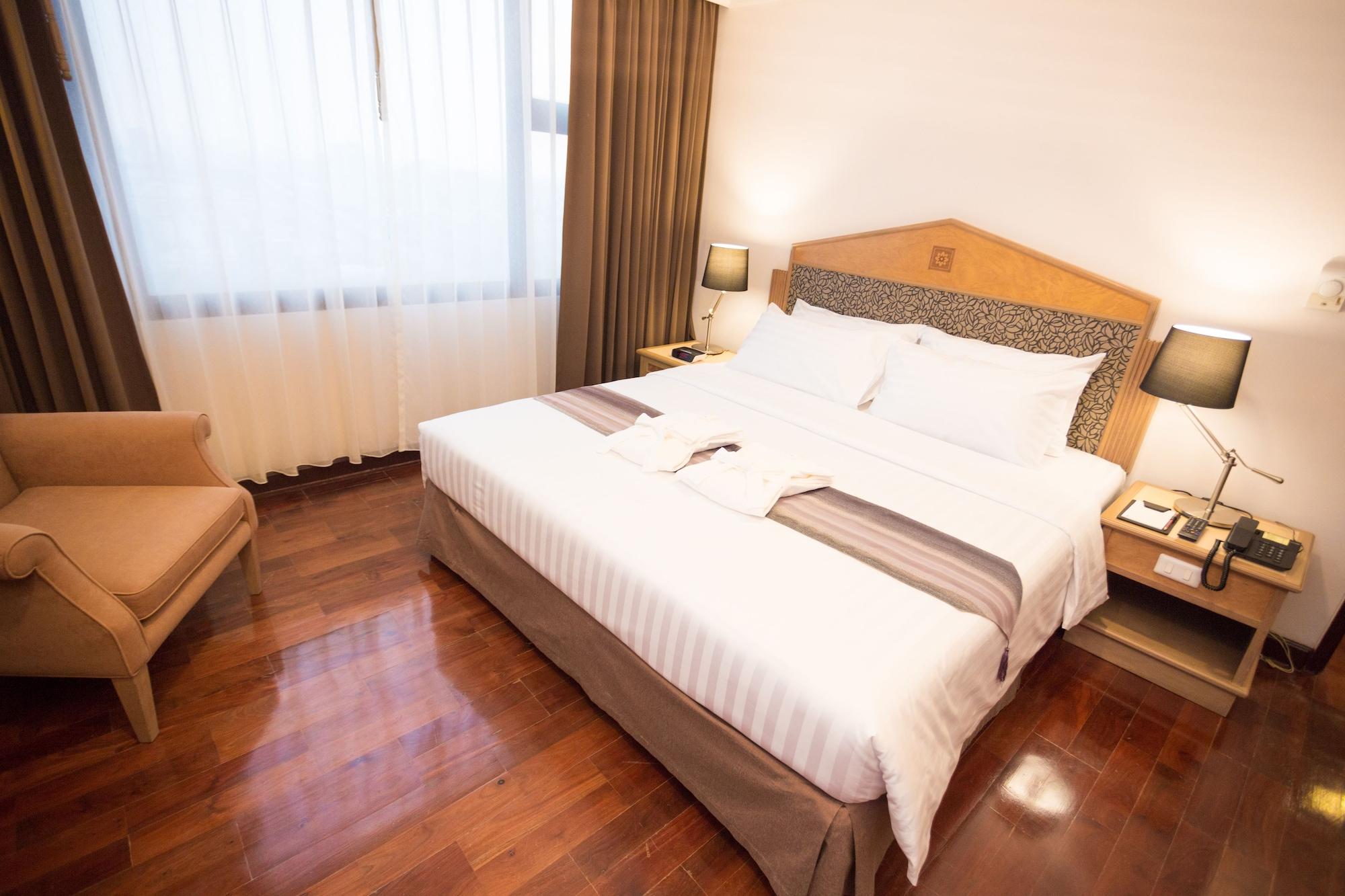 Grand Tower Rama 6 Hotel 4*