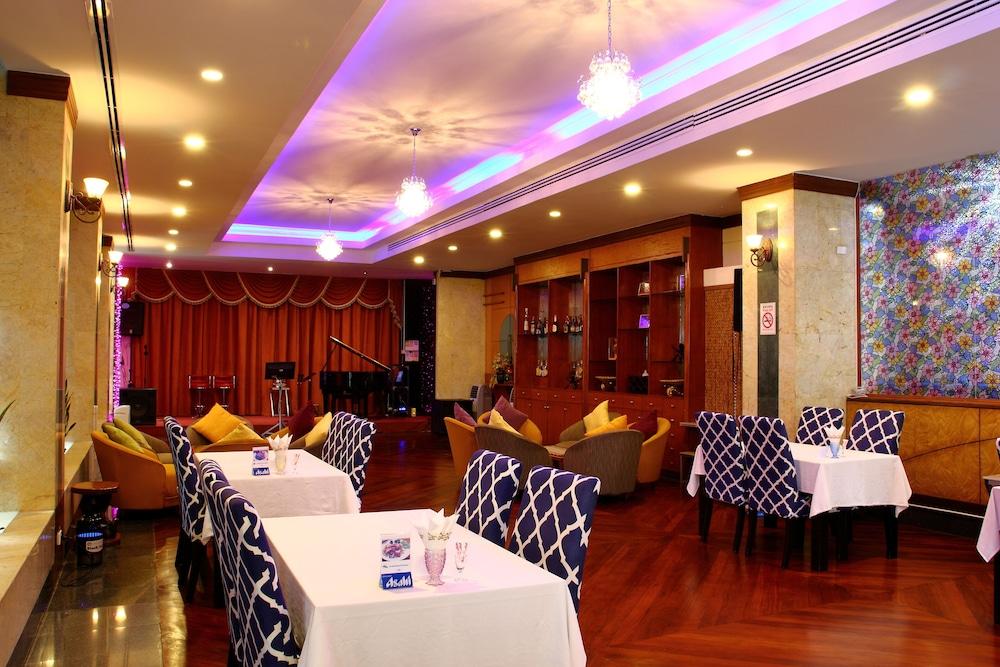 Summit Pavilion 4*