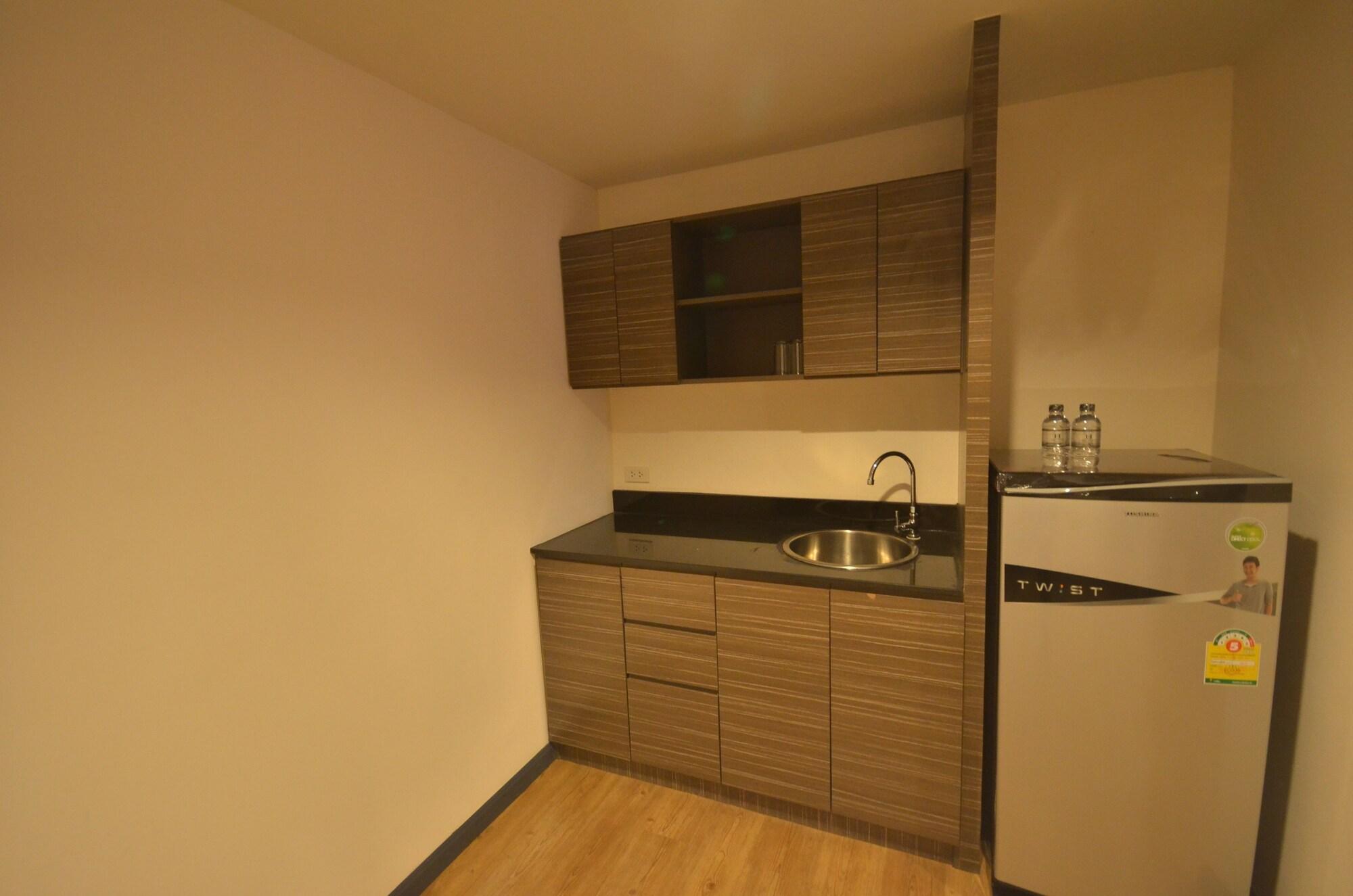H2 Hostel *