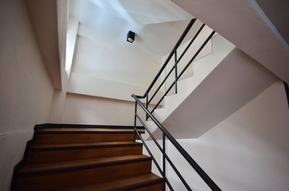 H2 Hostel *