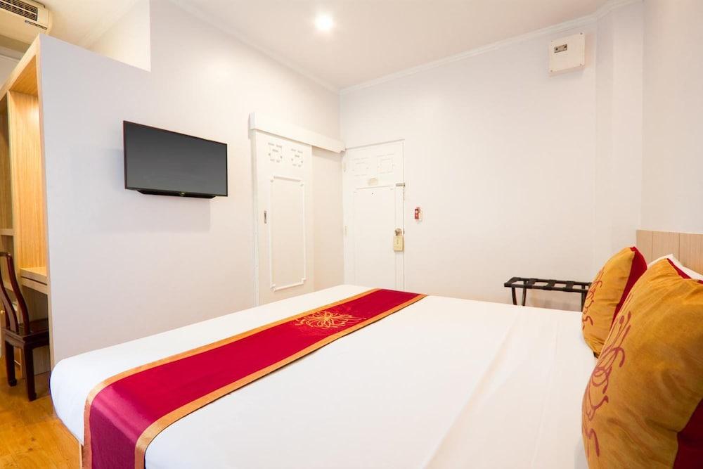 Chinatown Hostel *