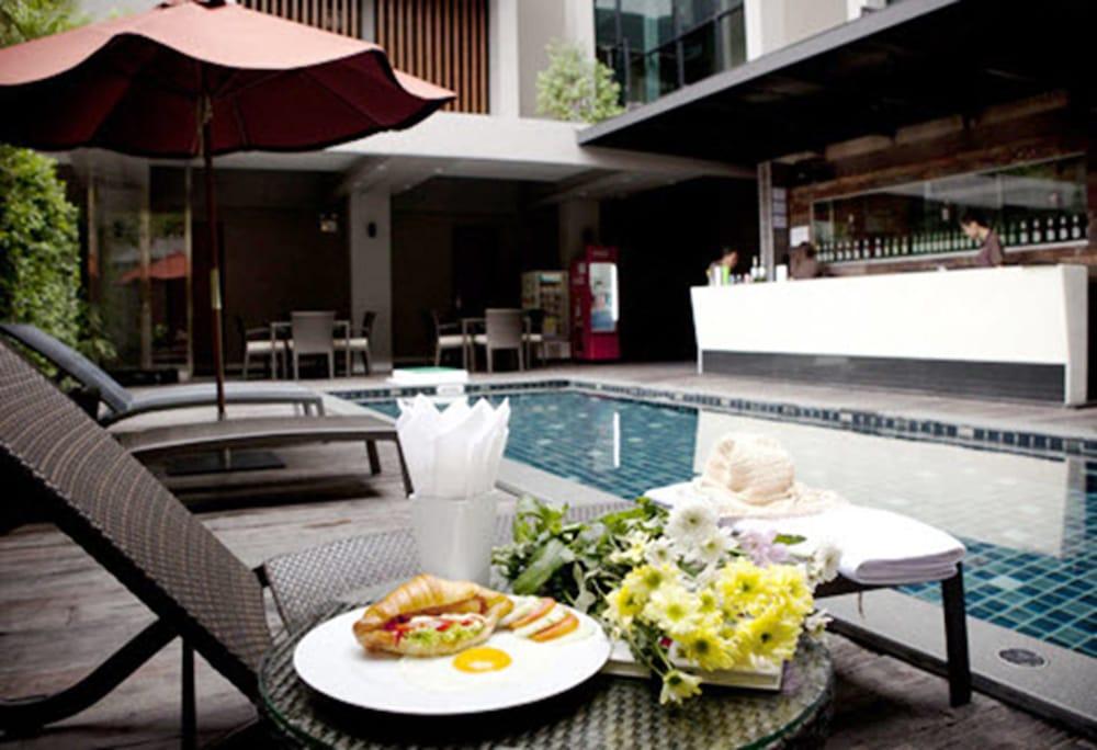 Siam Swana 3*