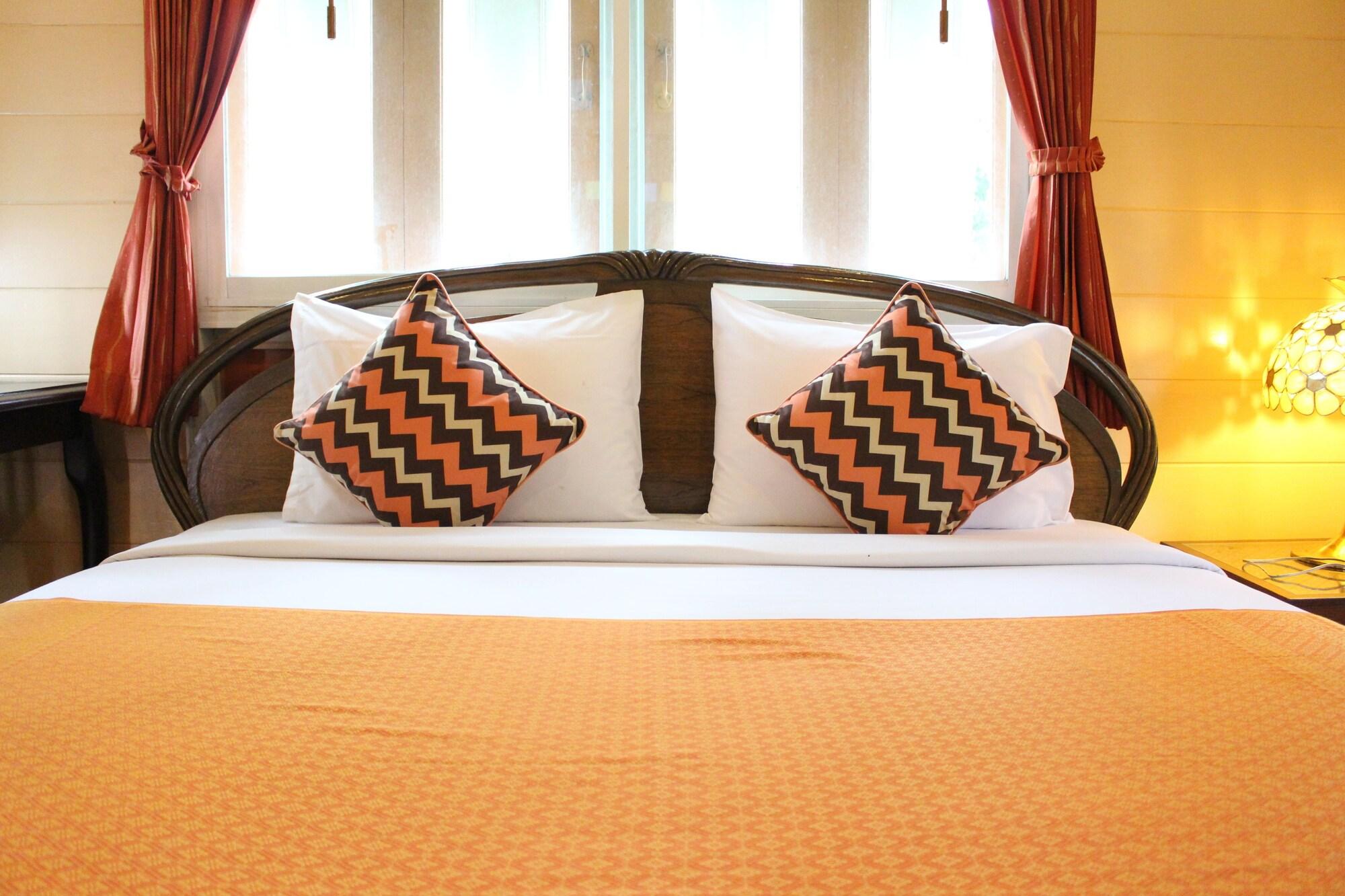 Samsen Sam Place Homestay *