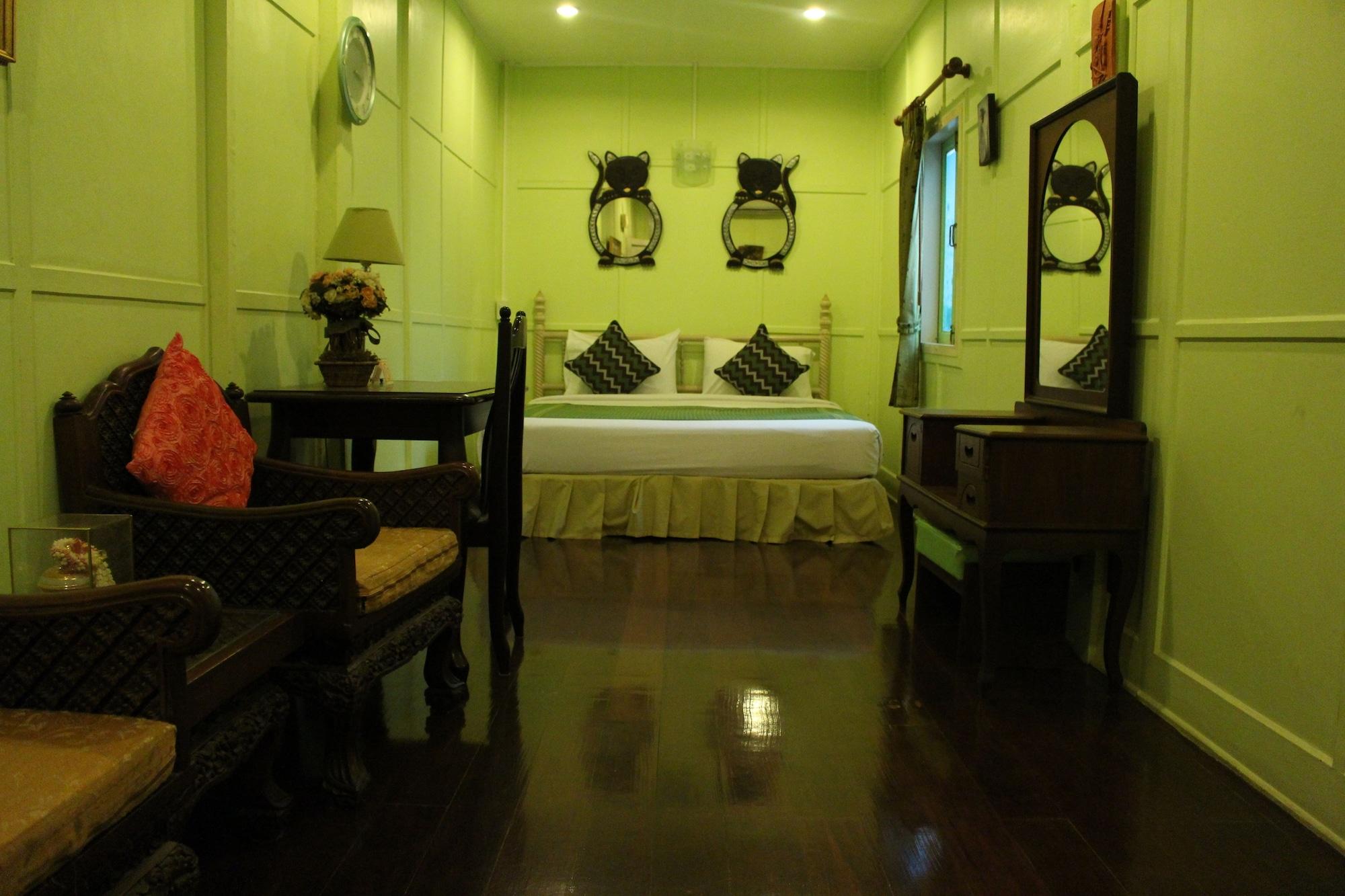 Samsen Sam Place *