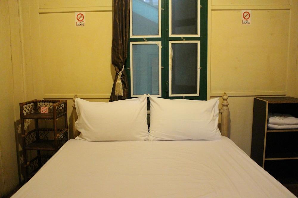 Samsen Sam Place