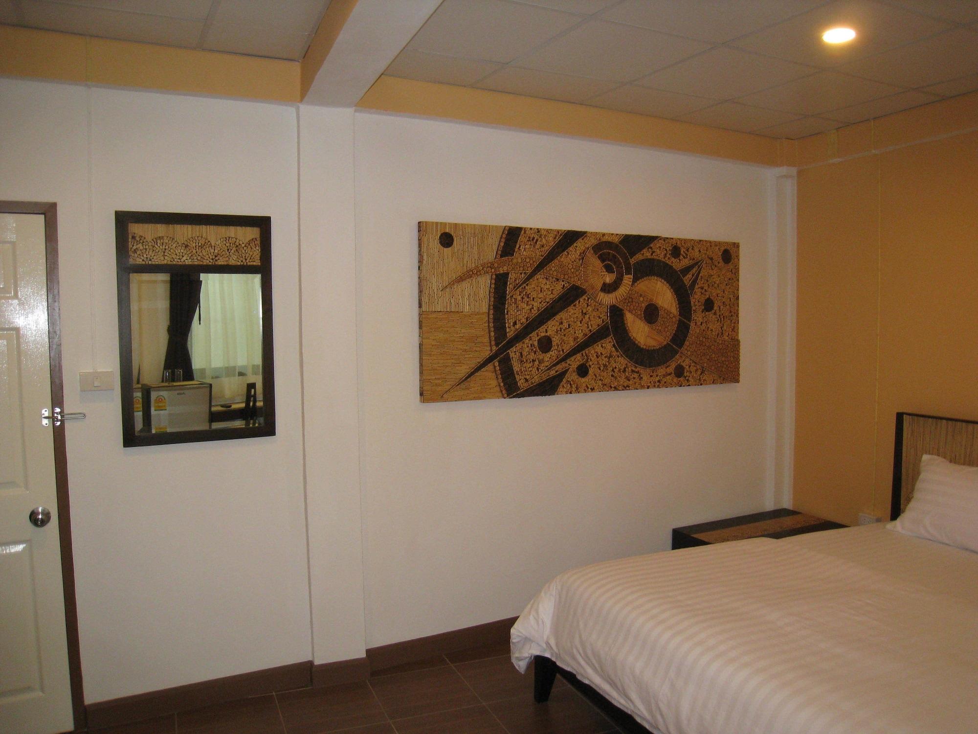 Baan Glang Soi Restaurant & Bed & Breakfast