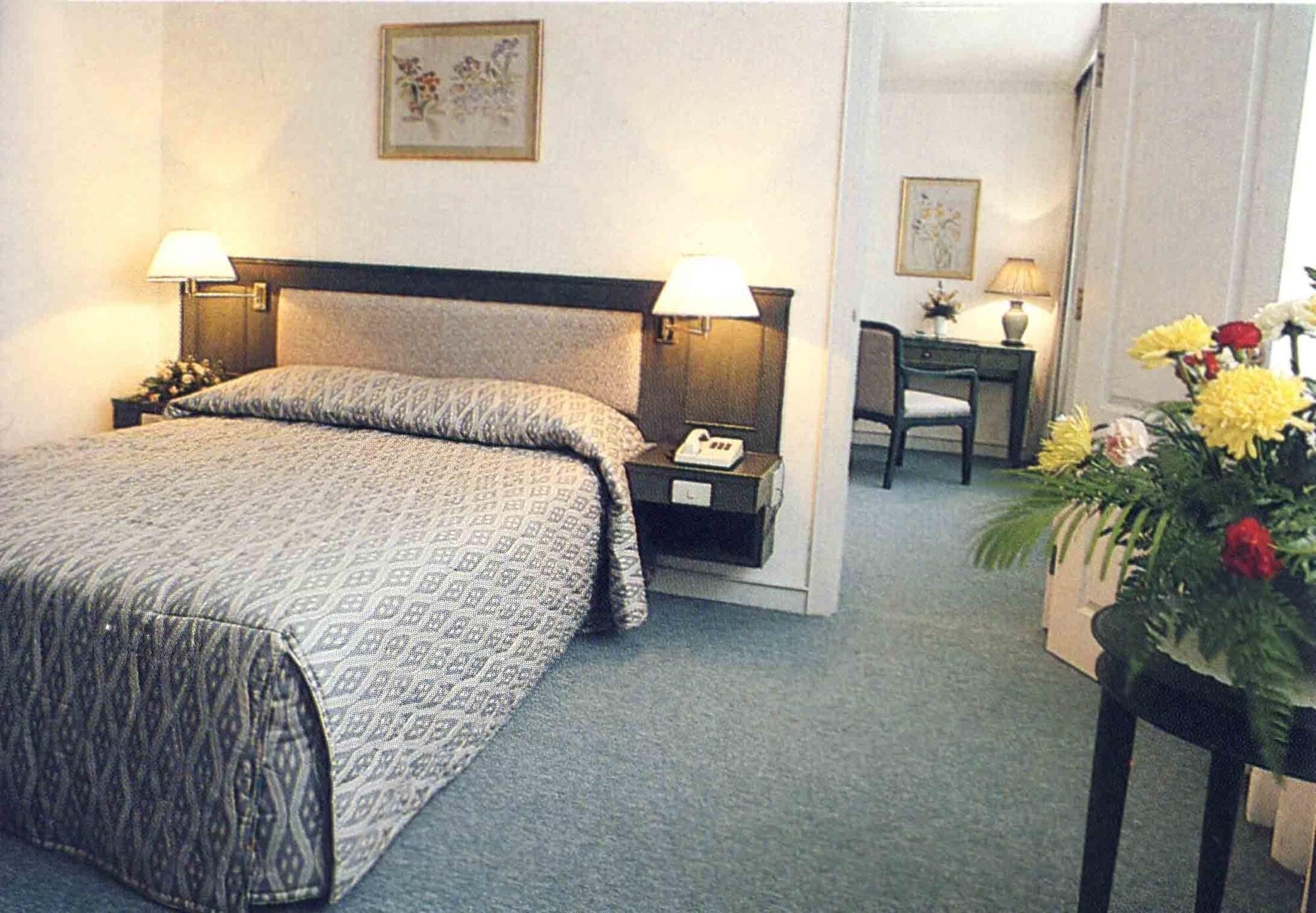 The Travellers Hotel 3*