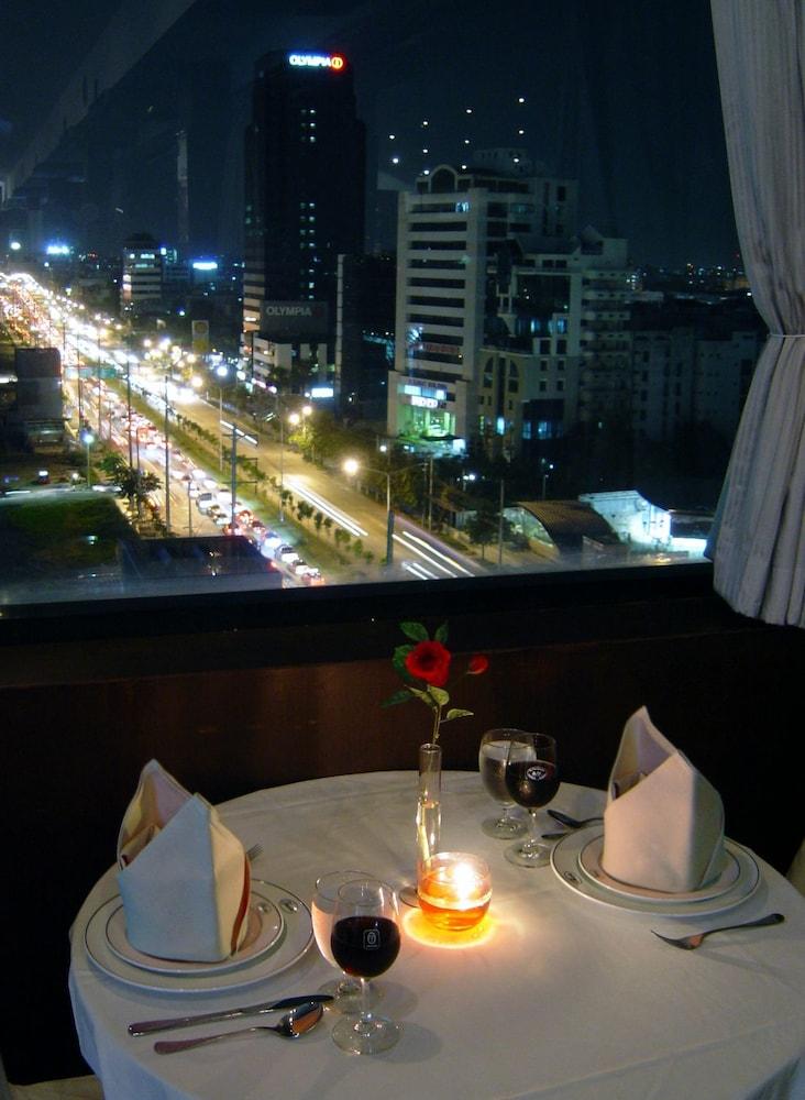 The Travellers Hotel 3*