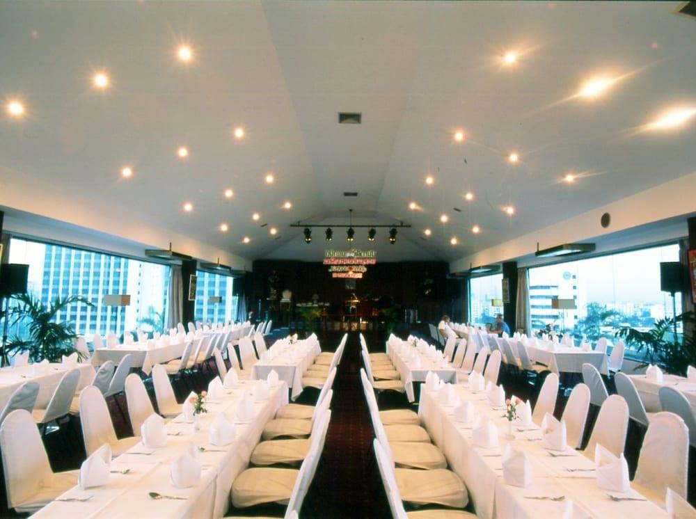 The Travellers Hotel 3*
