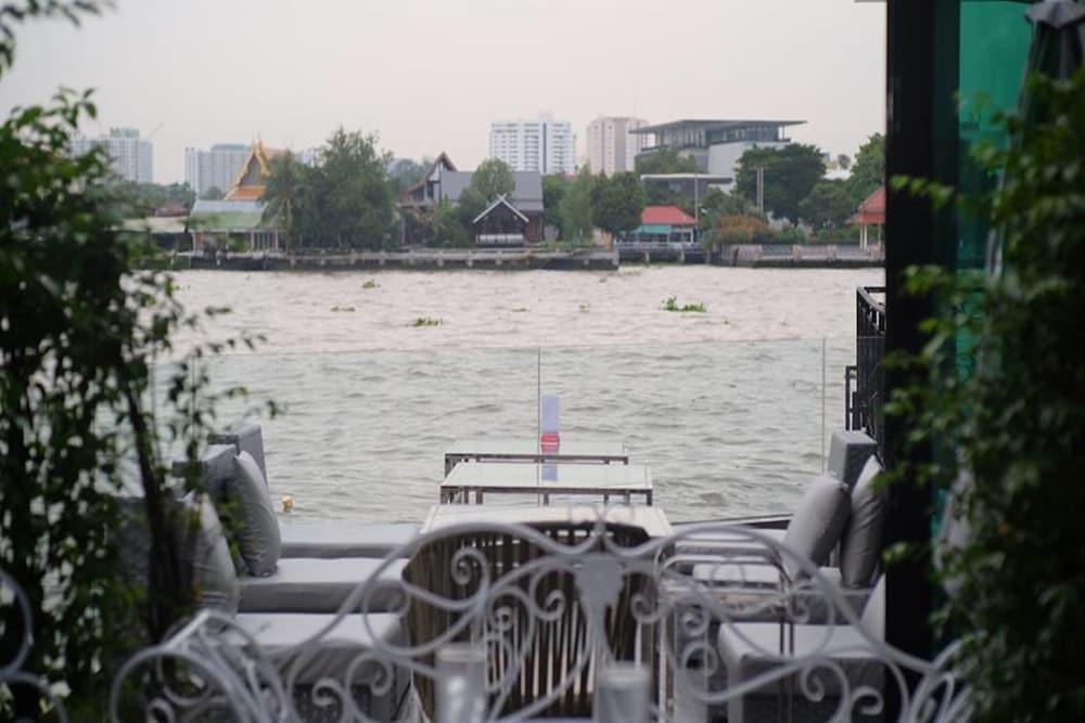 Hotel V Varee