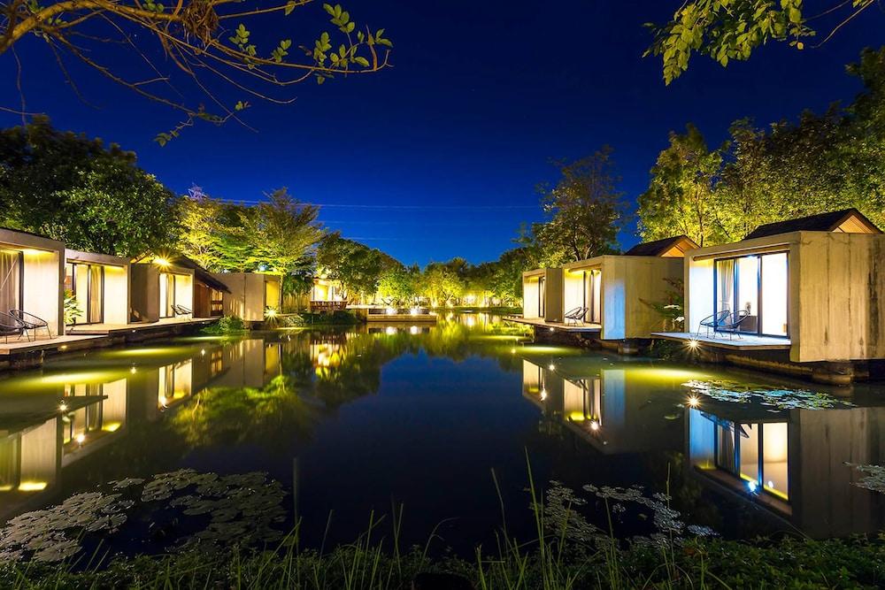 Into The Forest Hotel 3*