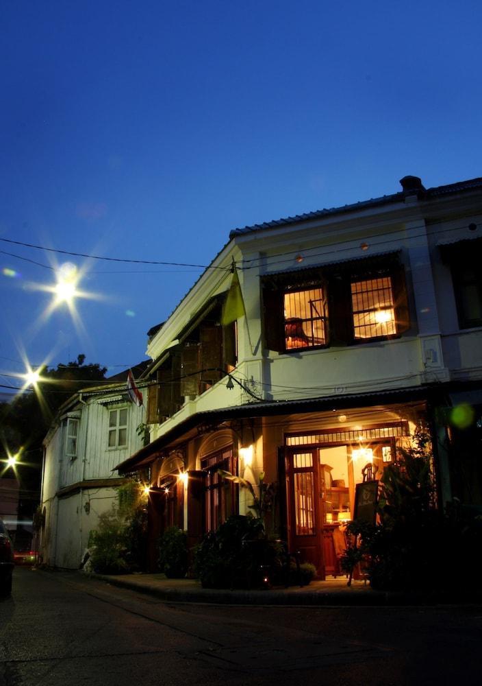 Acomodação com café da manhã  The Bhuthorn