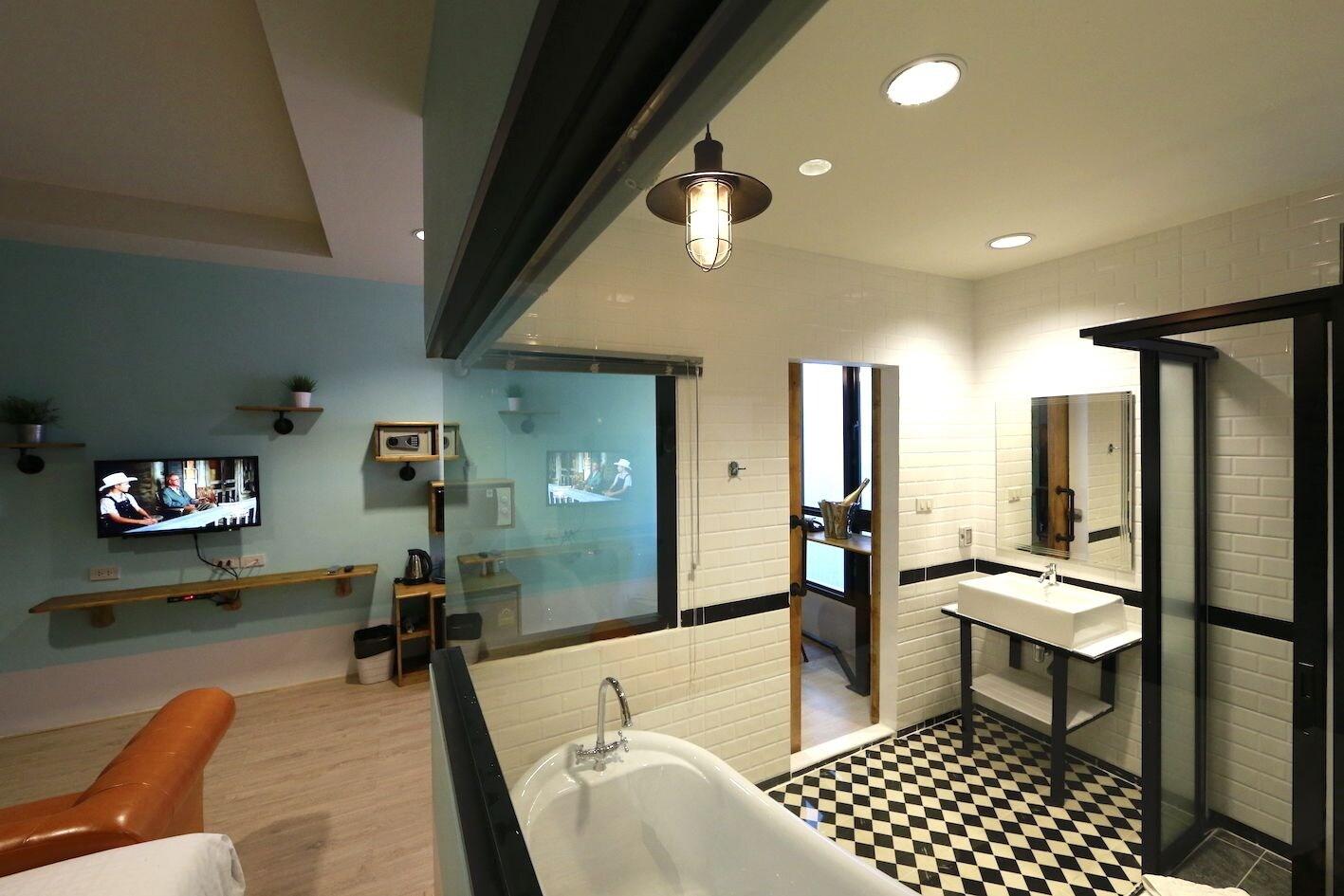Adagio Hotel 3*
