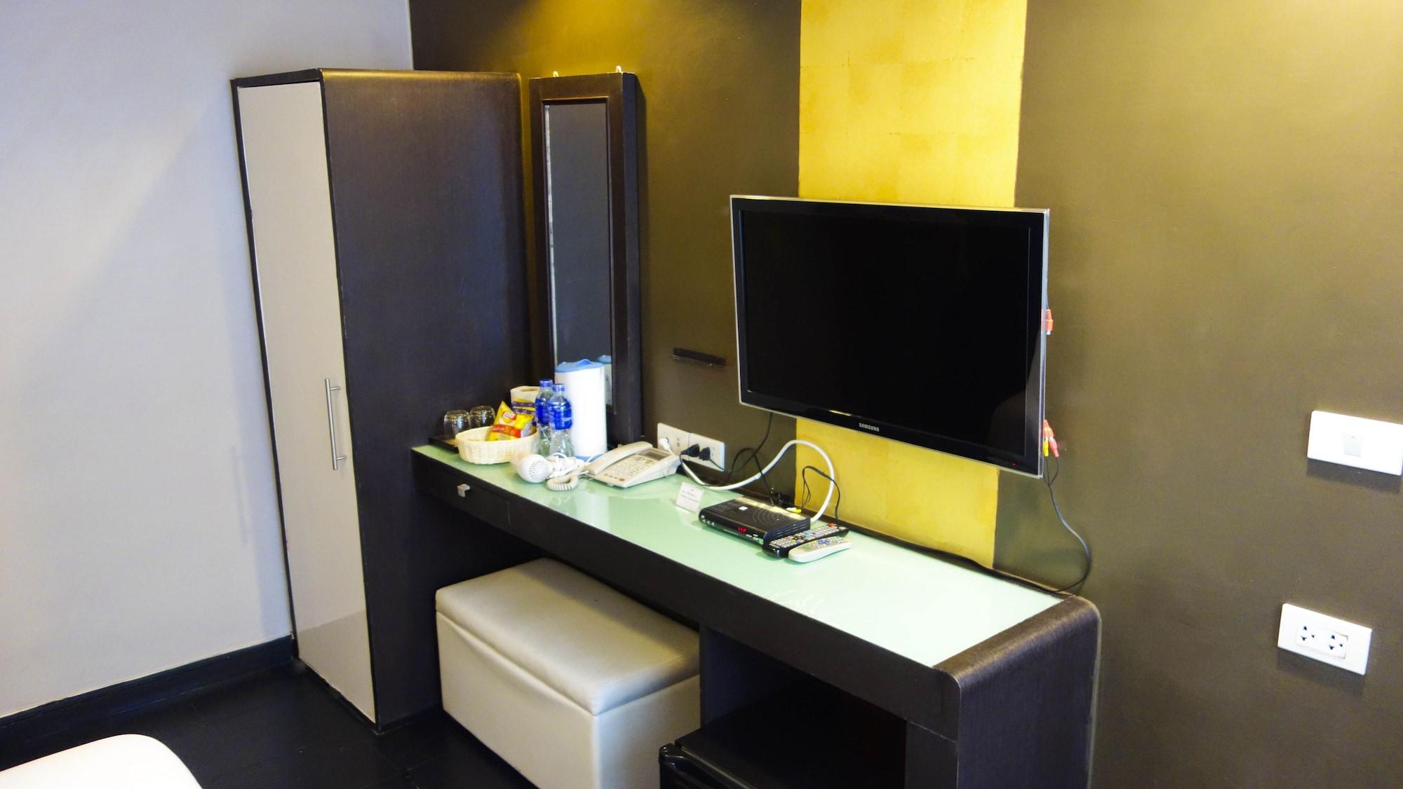 Hotel V30 Sukhumvit 3*