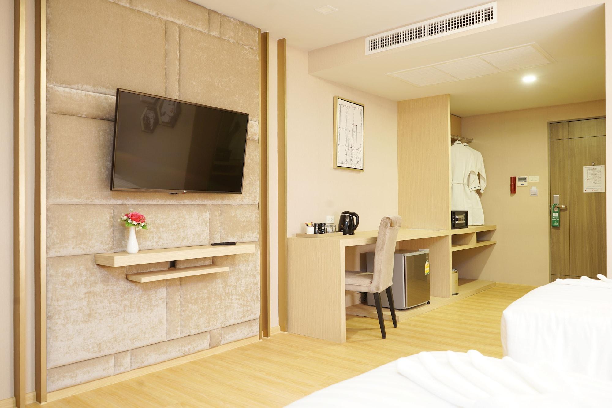 De Prime Rangnam Hotel