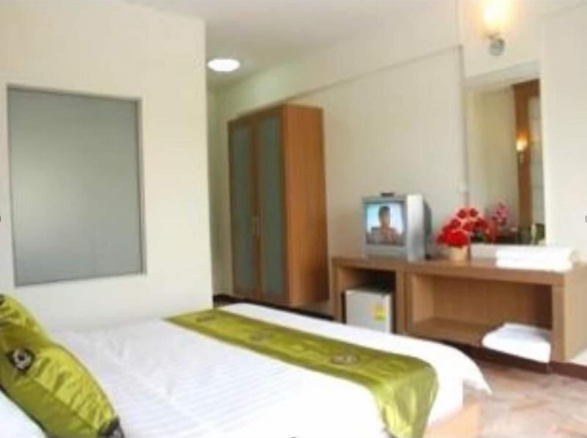 Kaset Nawamin Hotel