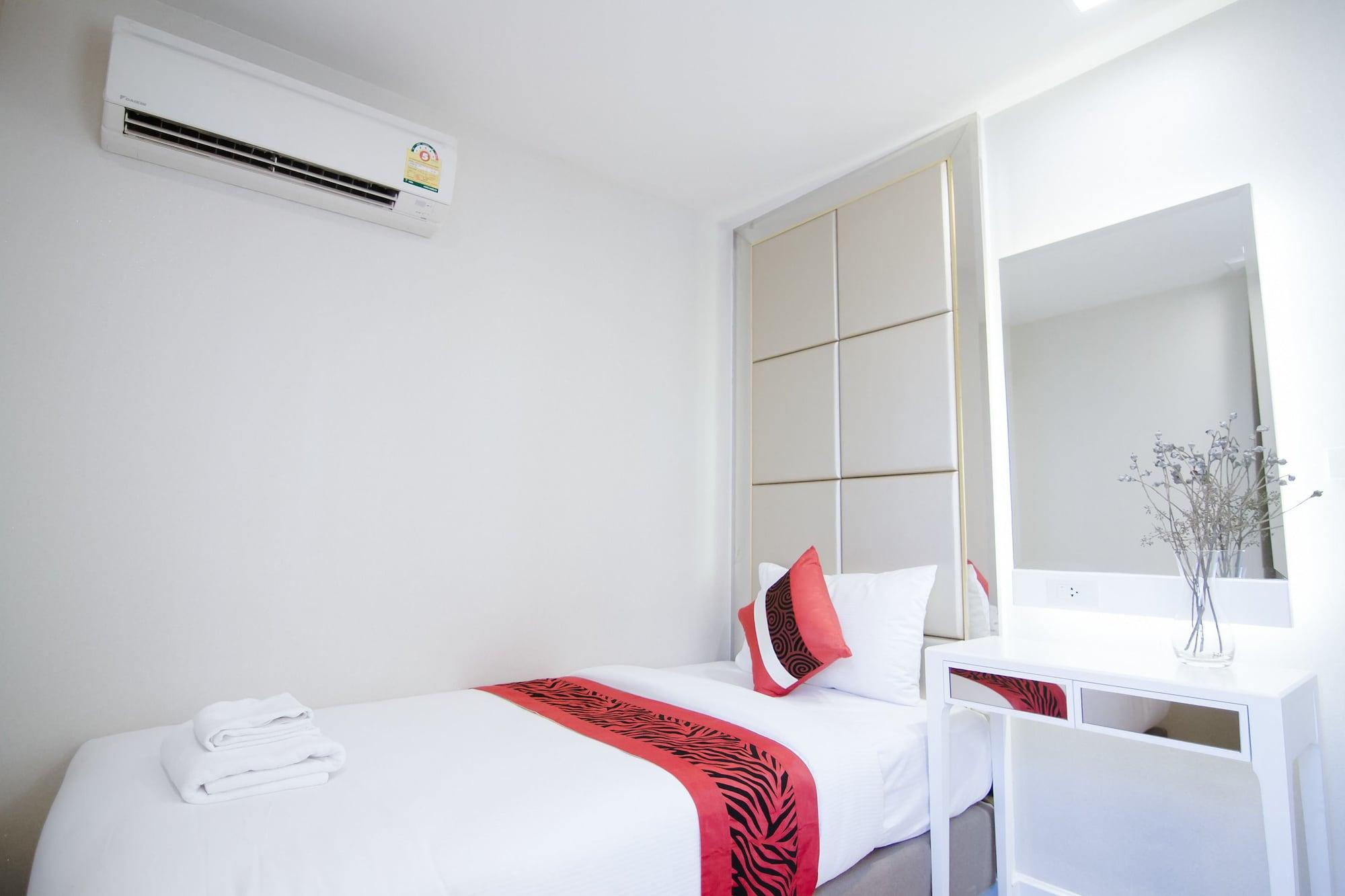 Hope Land Sukhumvit 8 Hotel 4*