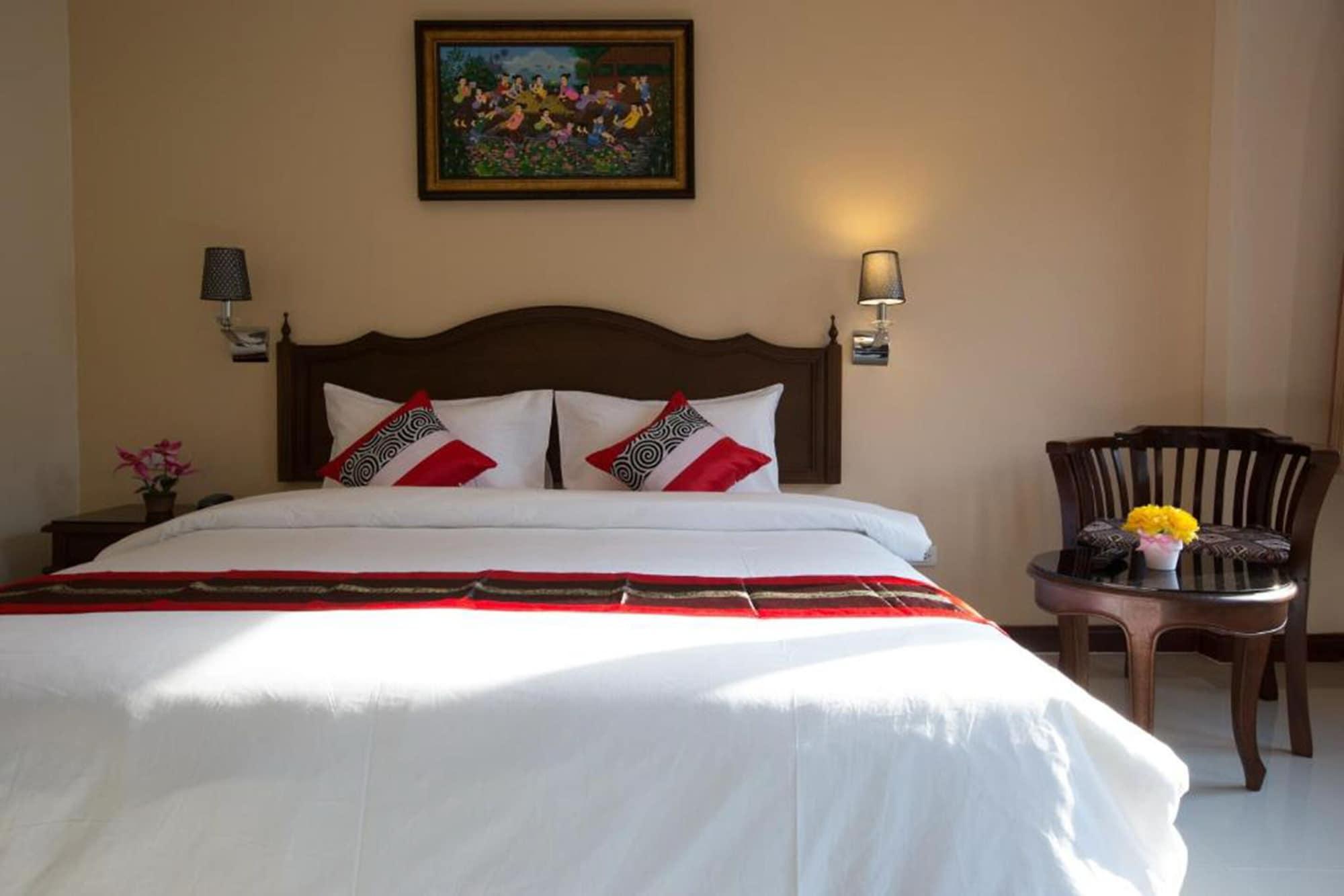 True Siam Rangnam Hotel 4*