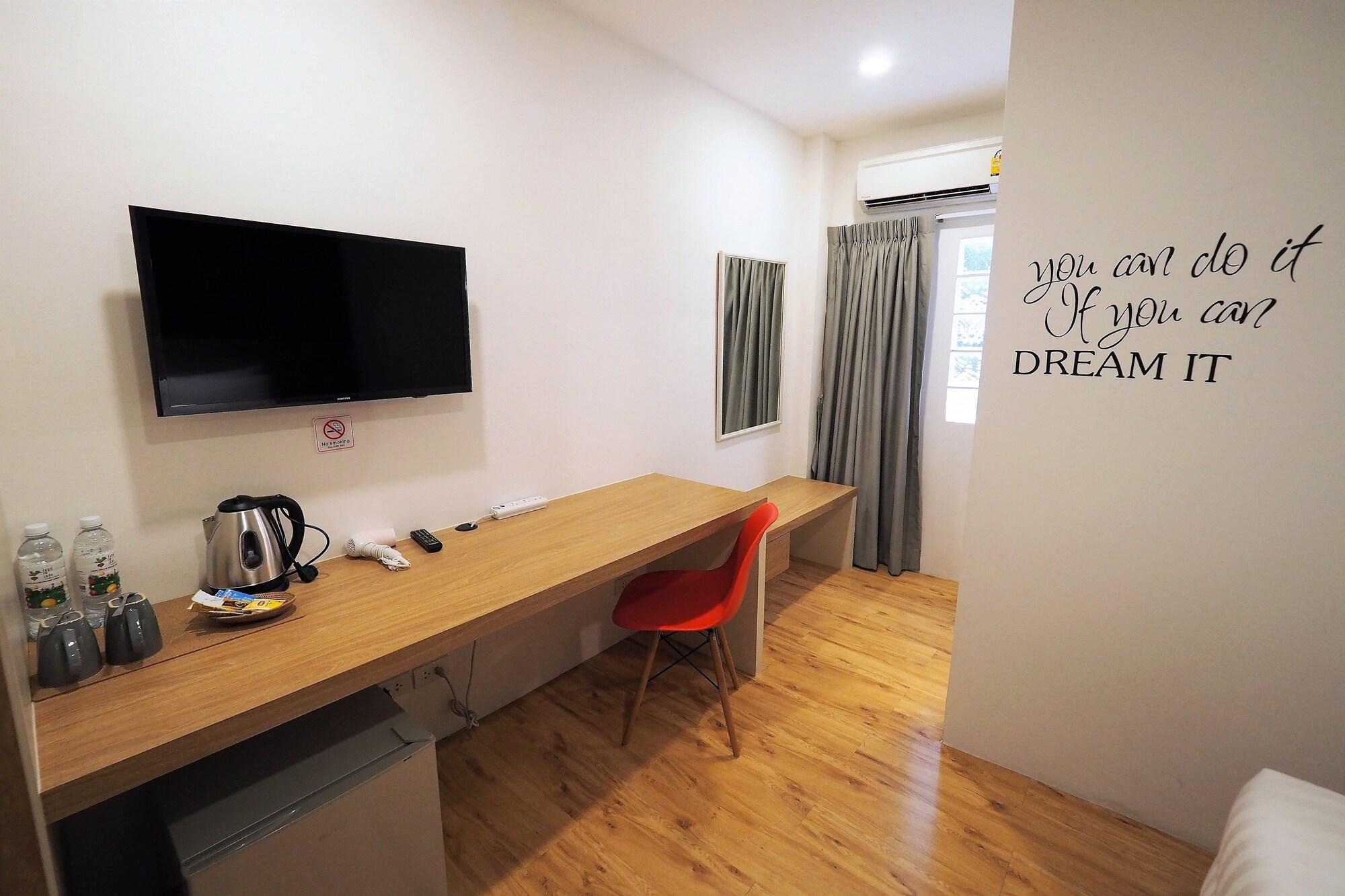 Pula Silom 3*