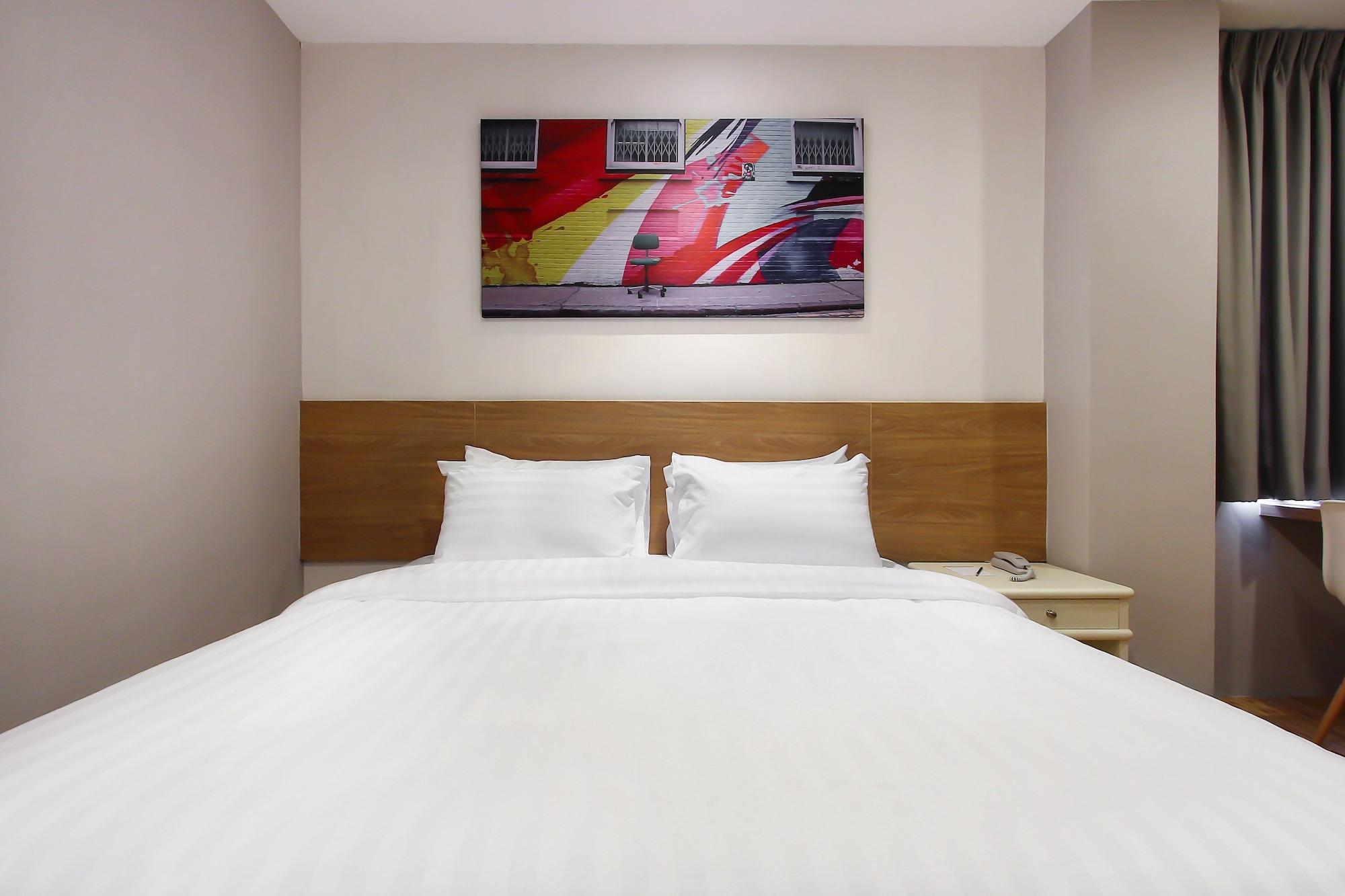 Pula Silom 3*