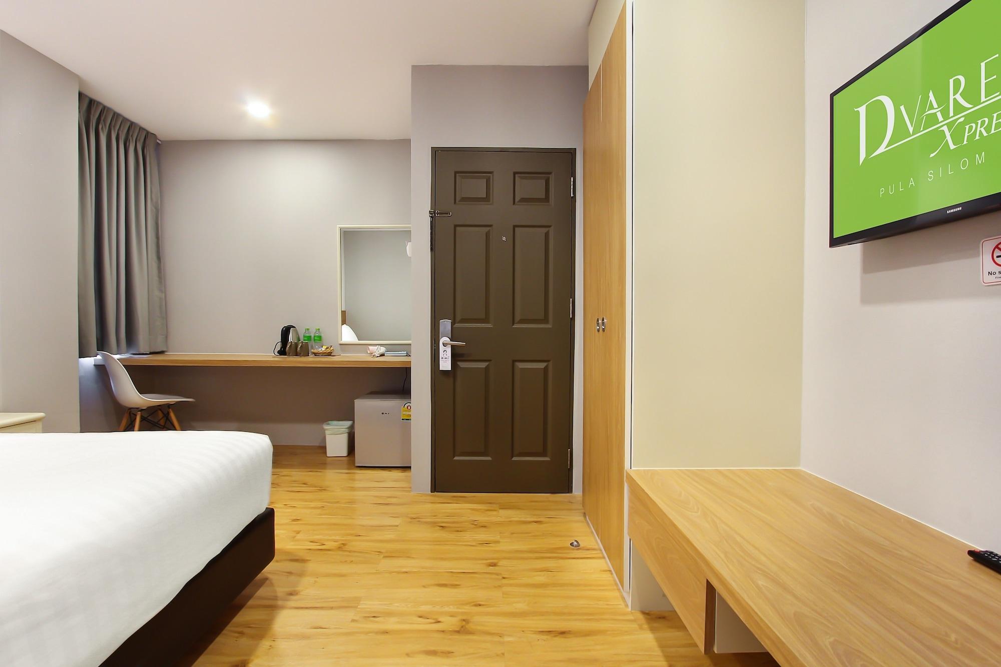 Pula Silom 3*