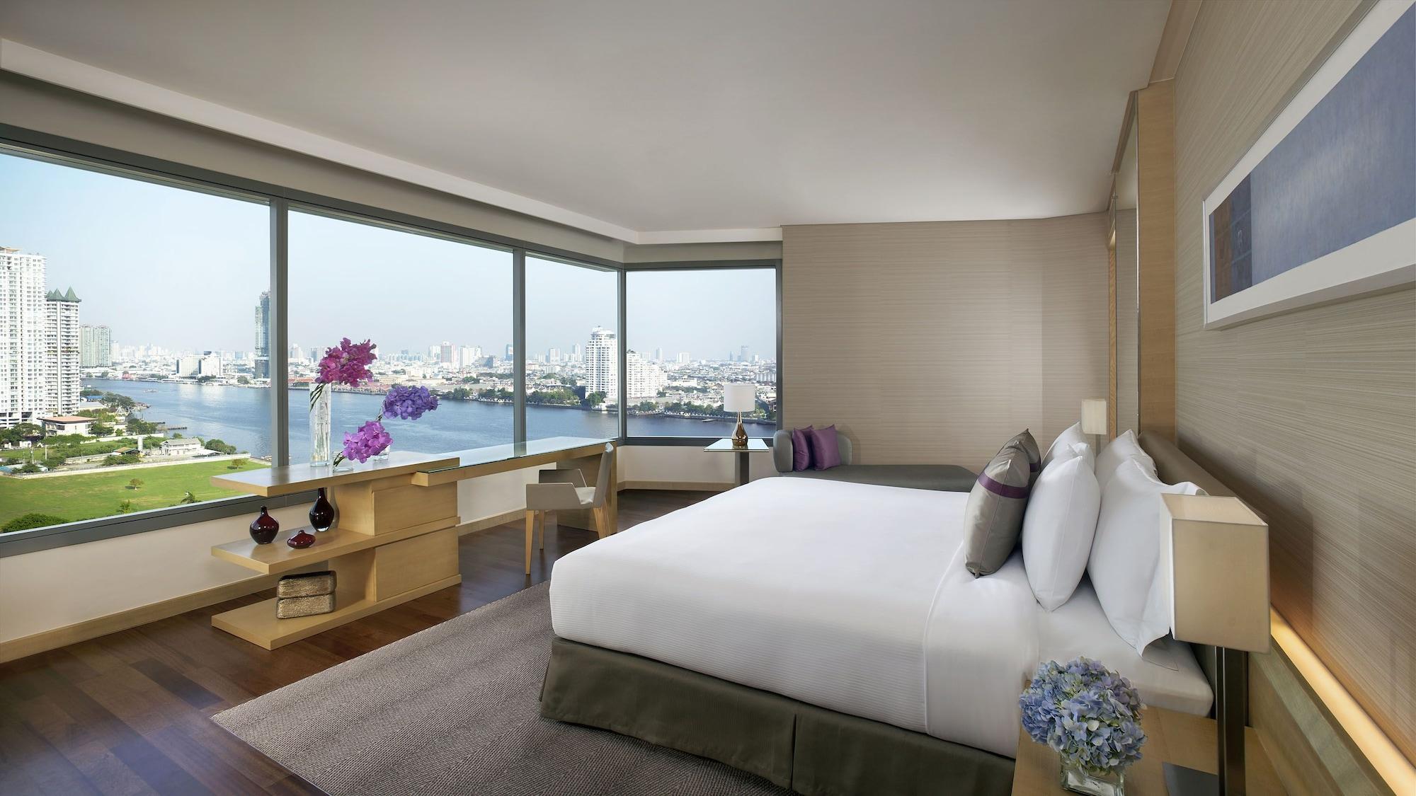 Avani Riverside Hotel 5*